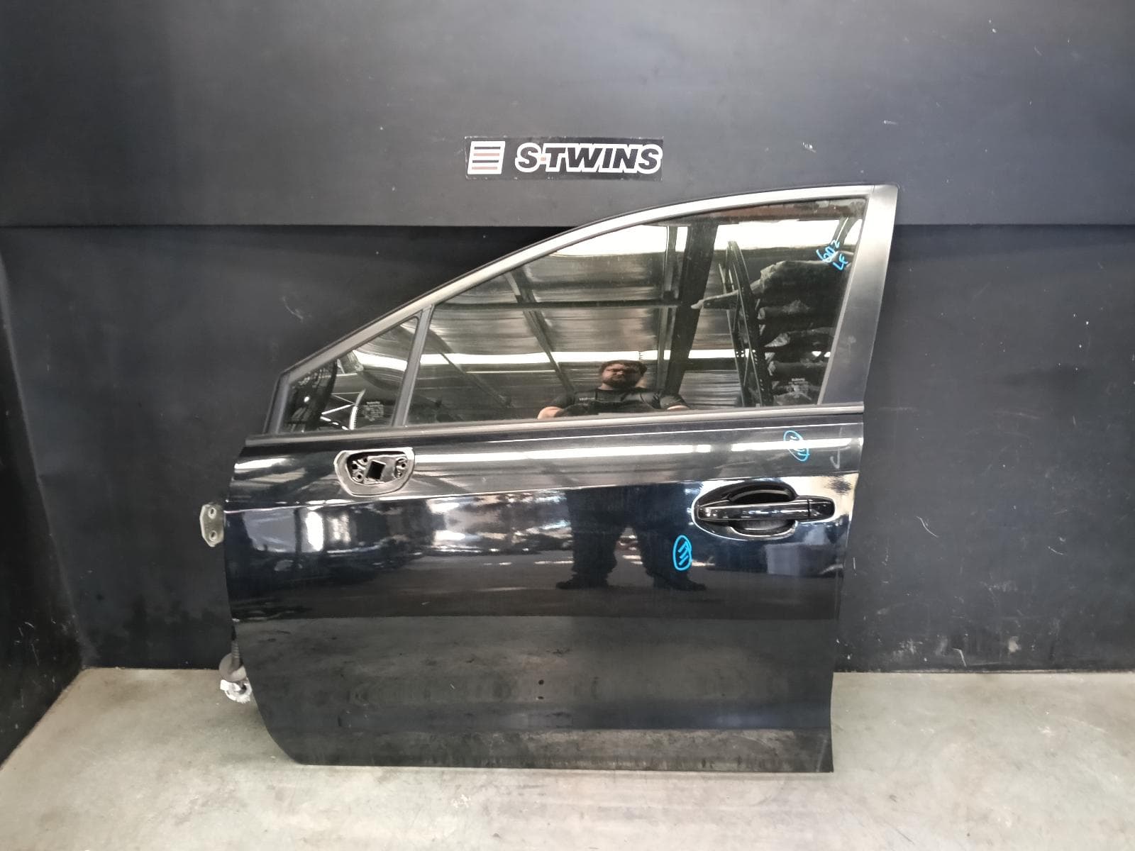 2017 SUBARU WRX LEFT FRONT DOOR V1, 03/14-10/21 0000421487