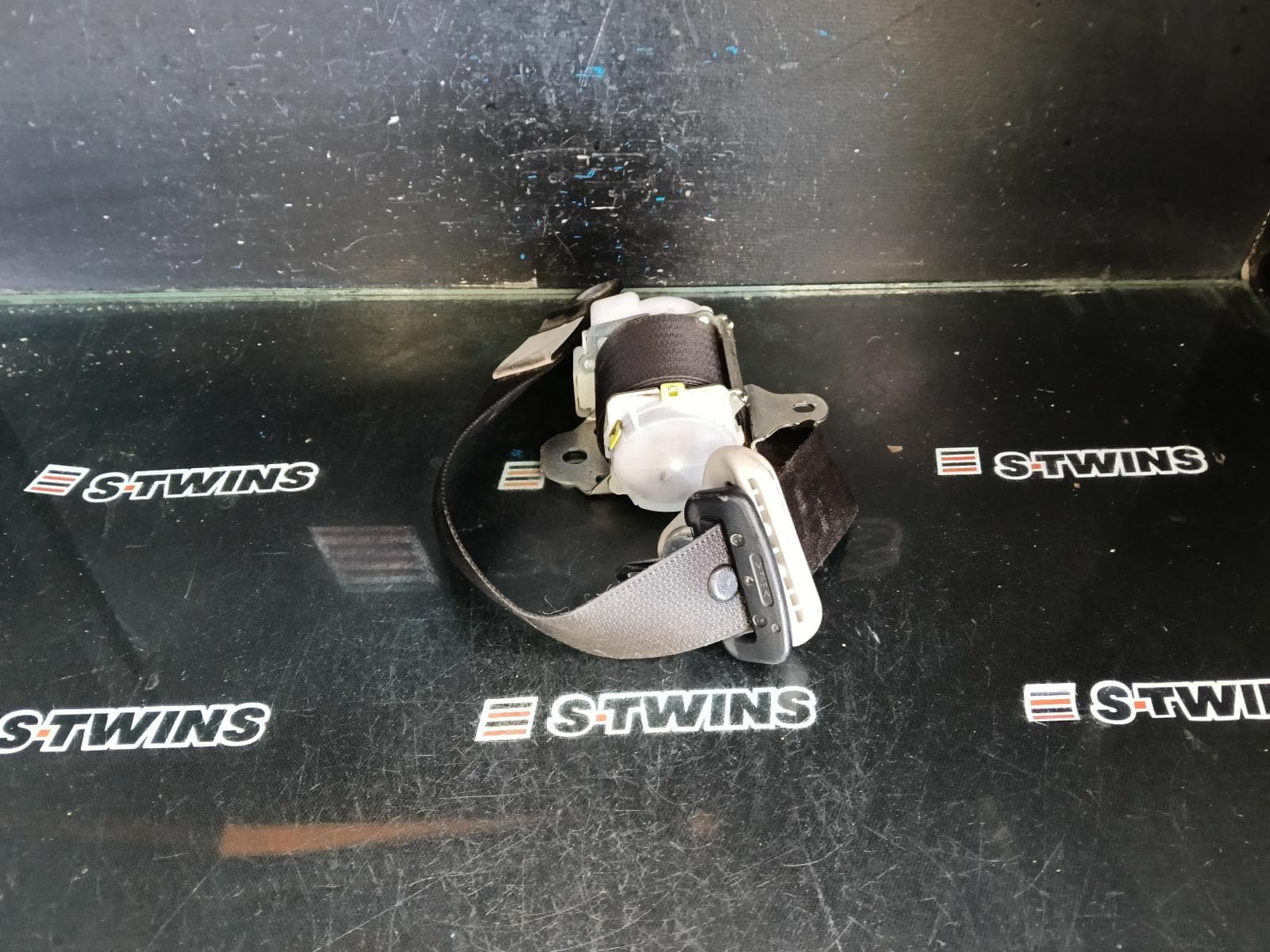 Used auto part listing image: 2014 TOYOTA RAV4 SEAT BELT STALK LH REAR, SEAT BELT STALK ONLY, XA40, 12/12-09/15 0000421416
