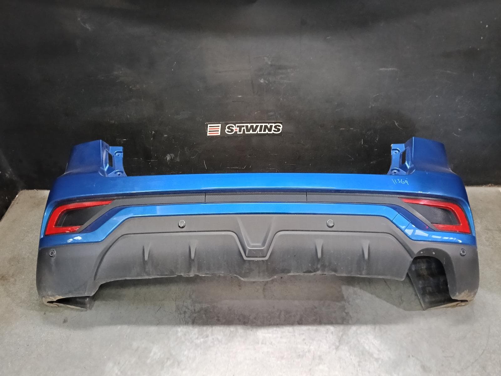 Used auto part listing image: 2019 MITSUBISHI ASX REAR BUMPER XC, BUMPER BAR, W/ PARK SENSOR, FLARED TYPE, 07/17-07/19 0000421350