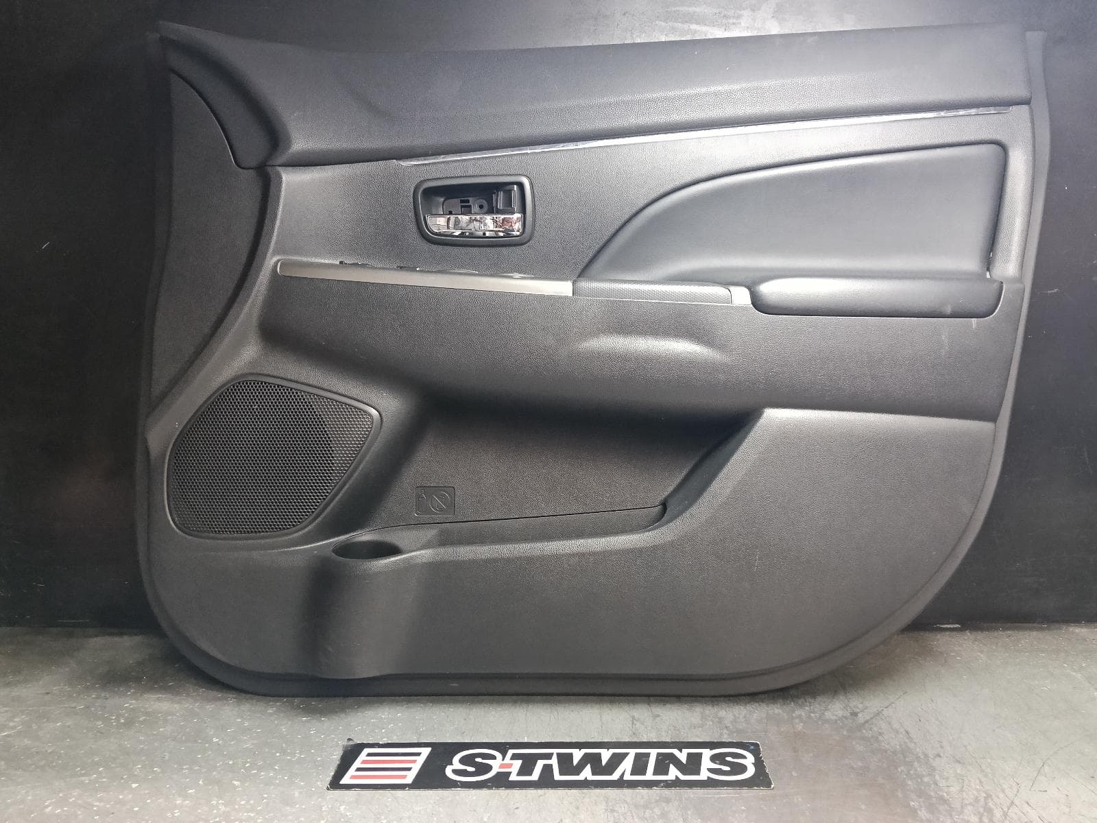 Used auto part listing image: 2019 MITSUBISHI ASX DOOR TRIM RH FRONT, XA-XD, LEATHER, 05/10-12/24 0000421356