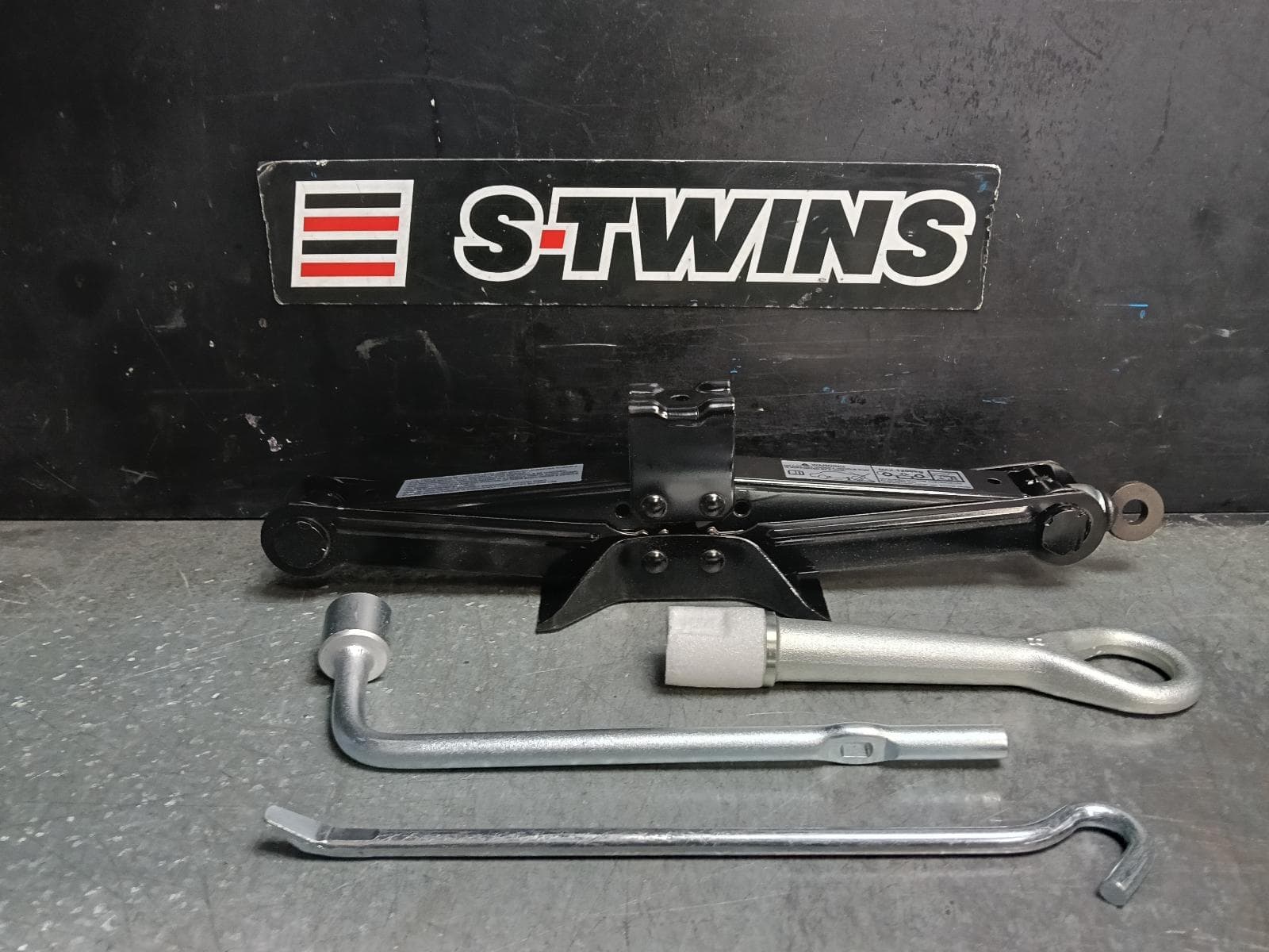 Used auto part listing image: 2019 MITSUBISHI ASX JACK TOOL KIT XA-XD, 05/10-12/24 0000421358