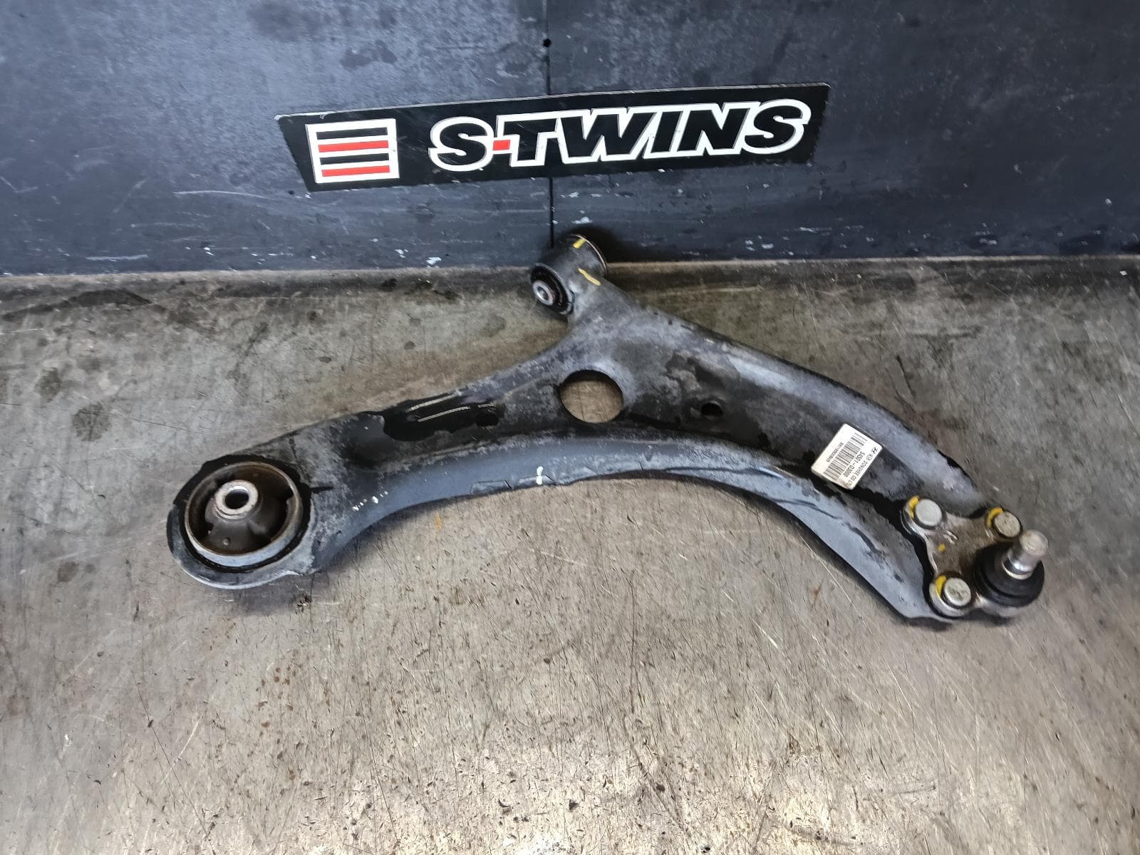 Used auto part listing image: 2018 HYUNDAI TUCSON RIGHT FRONT LOWER CONTROL ARM TL, 06/18-01/21 0000421339