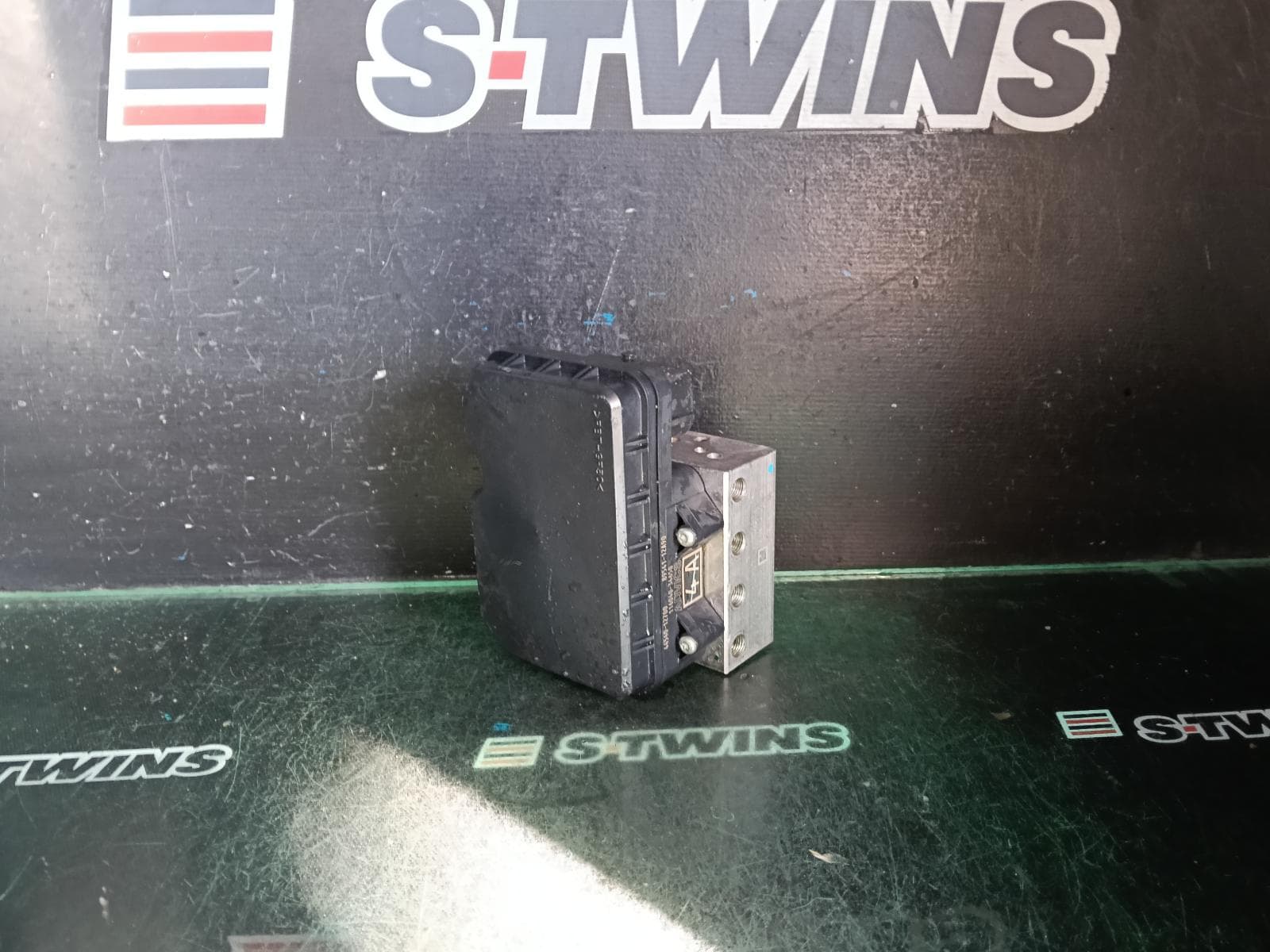 Used auto part listing image: 2017 TOYOTA COROLLA ABS PUMP MODULATOR ZRE182R, HATCH, NON HYBRID, 03/15-06/18 0000421246
