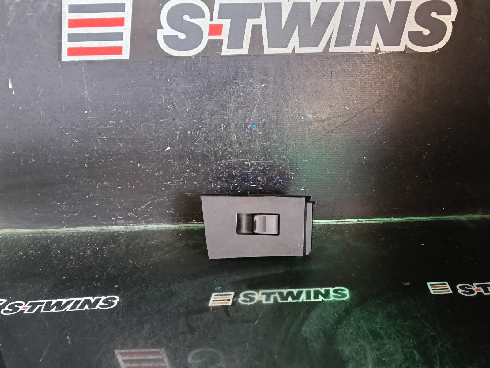 Used auto part listing image: 2017 TOYOTA COROLLA PWR DR WIND SWITCH LH FRONT/LH REAR/RH REAR, ZRE182R, HATCH, STANDARD, 08/12-06/18 0000421253