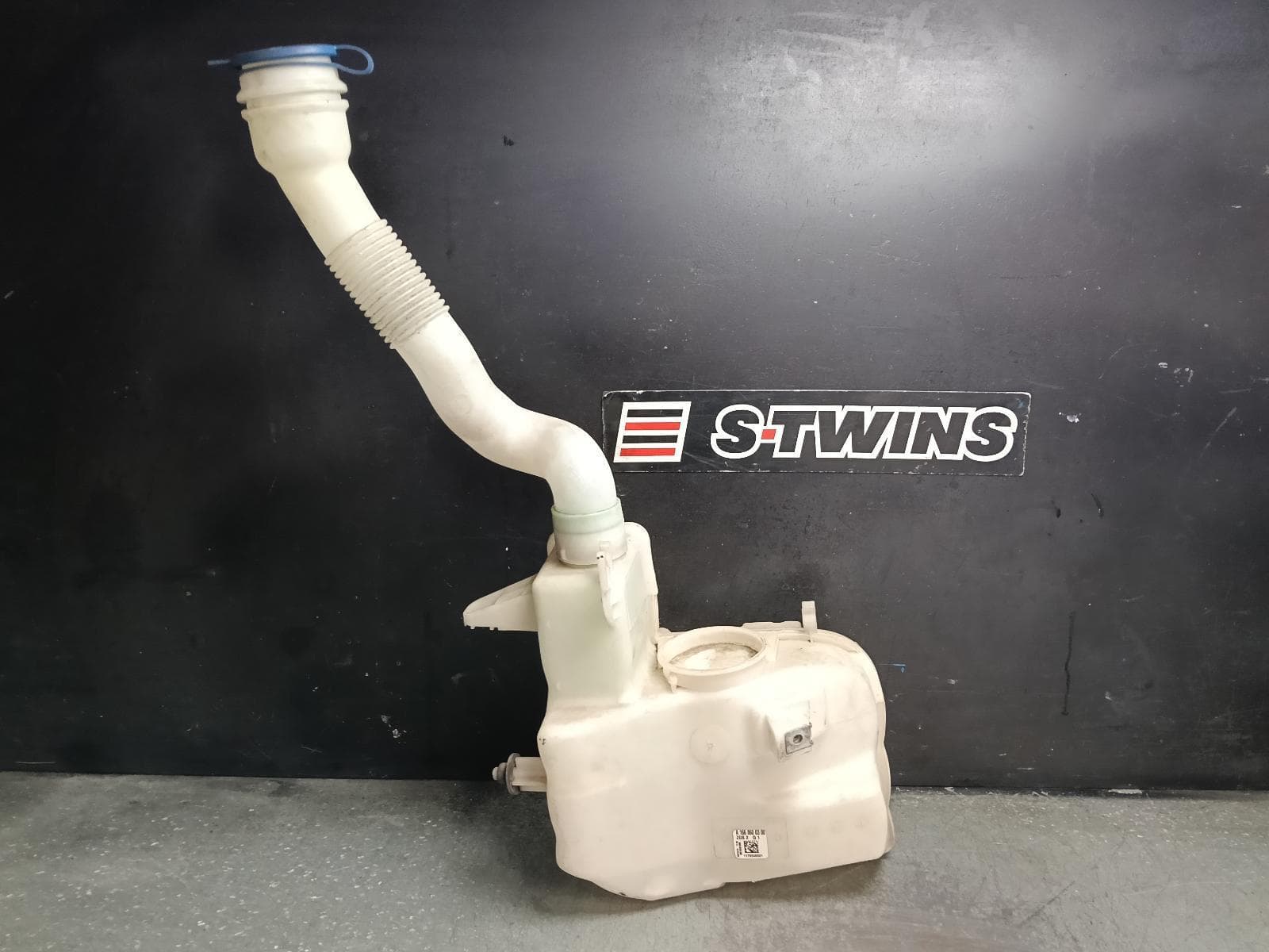 Used auto part listing image: 2015 MERCEDES GLE CLASS WASHER BOTTLE C292/W166, COUPE/WAGON, 06/15-04/19 0000421655