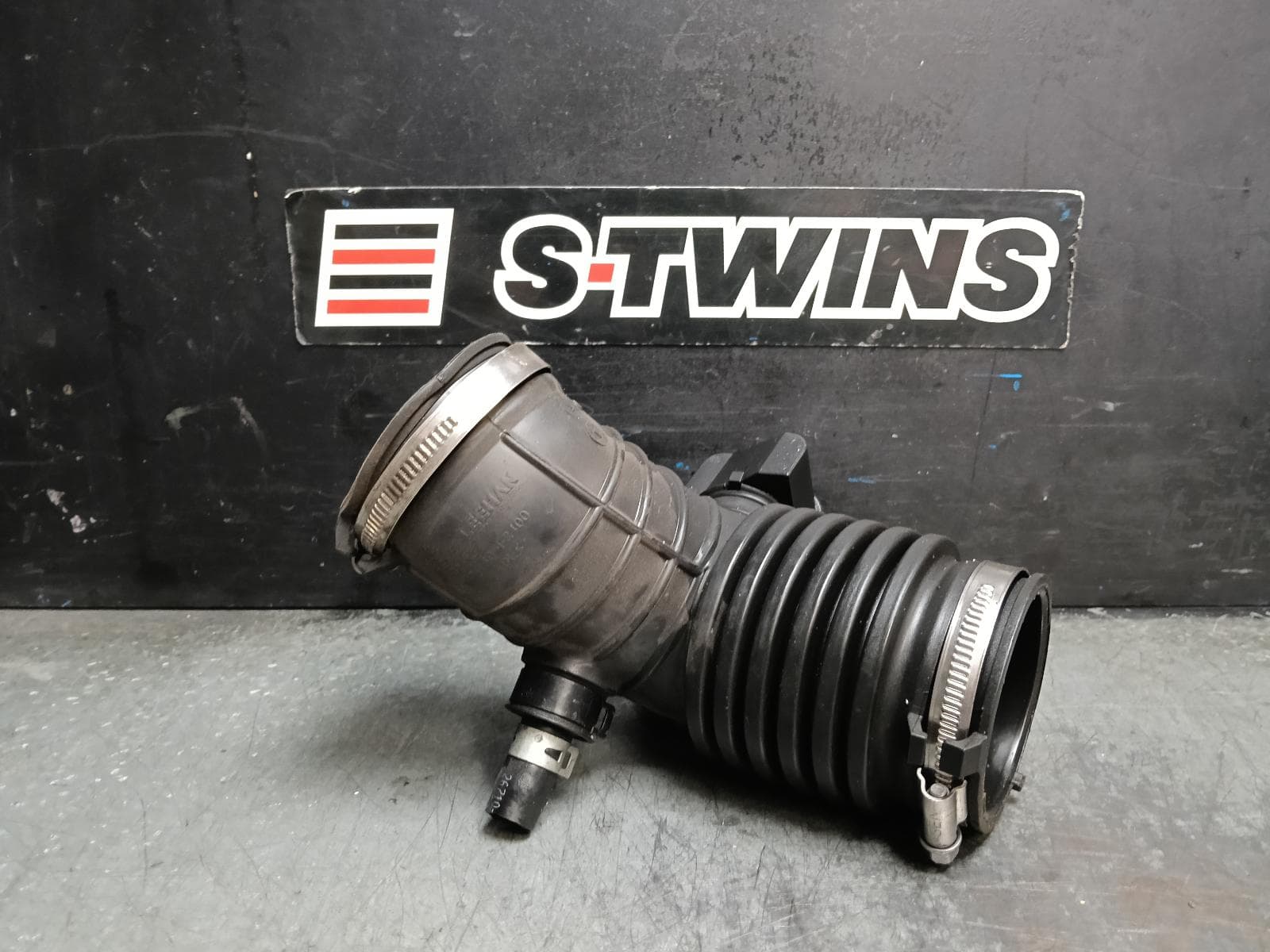 Used auto part listing image: 2019 KIA CERATO AIR CLEANER DUCT HOS AIR CLEANER TO THROTTLE BODY, PETROL, 2.0, BD, 04/18-09/24 0000421610
