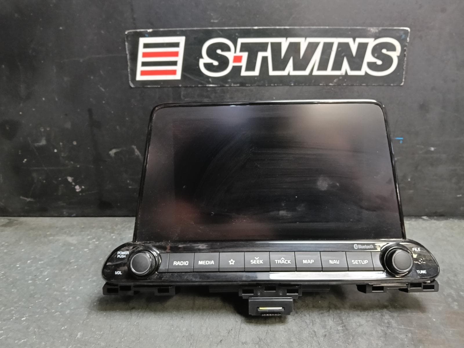 Used auto part listing image: 2019 KIA CERATO HEAD UNIT & TOUCHSCREEN, 8IN, W/ NAVIGATION TYPE, BD, 04/18-03/21 0000420910