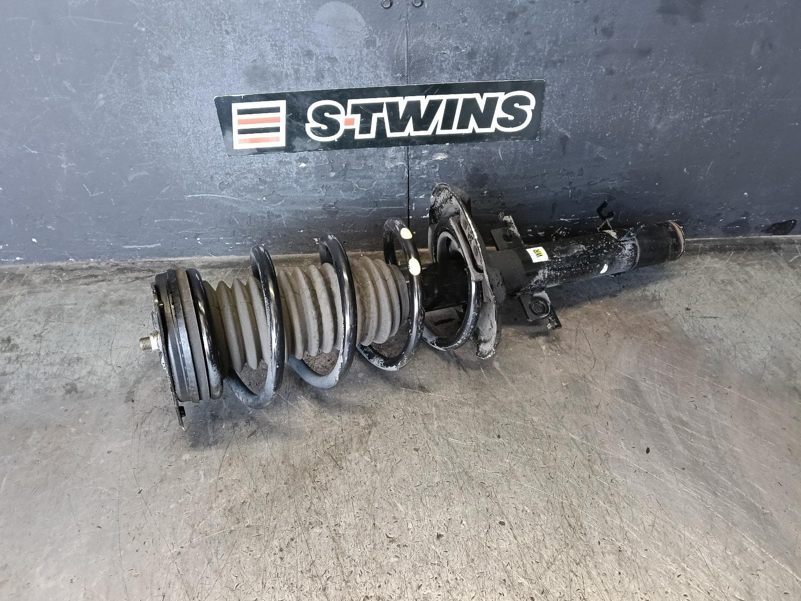 Used auto part listing image: 2018 NISSAN XTRAIL RIGHT FRONT STRUT T32, 2.0/2.5, PETROL, 02/14-07/22 0000421642