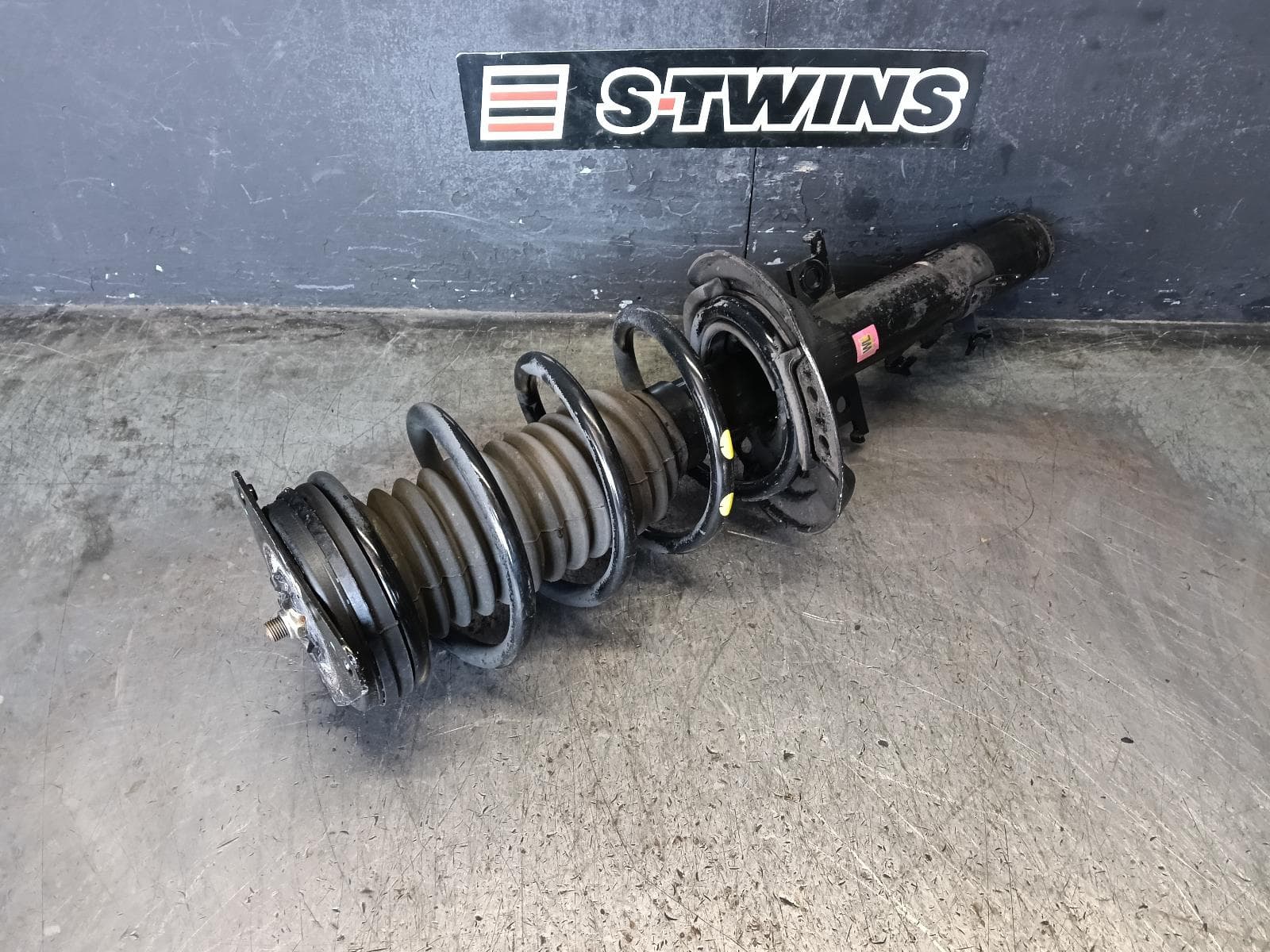 Used auto part listing image: 2018 NISSAN XTRAIL LEFT FRONT STRUT T32, 2.0/2.5, PETROL, 02/14-07/22 0000421643