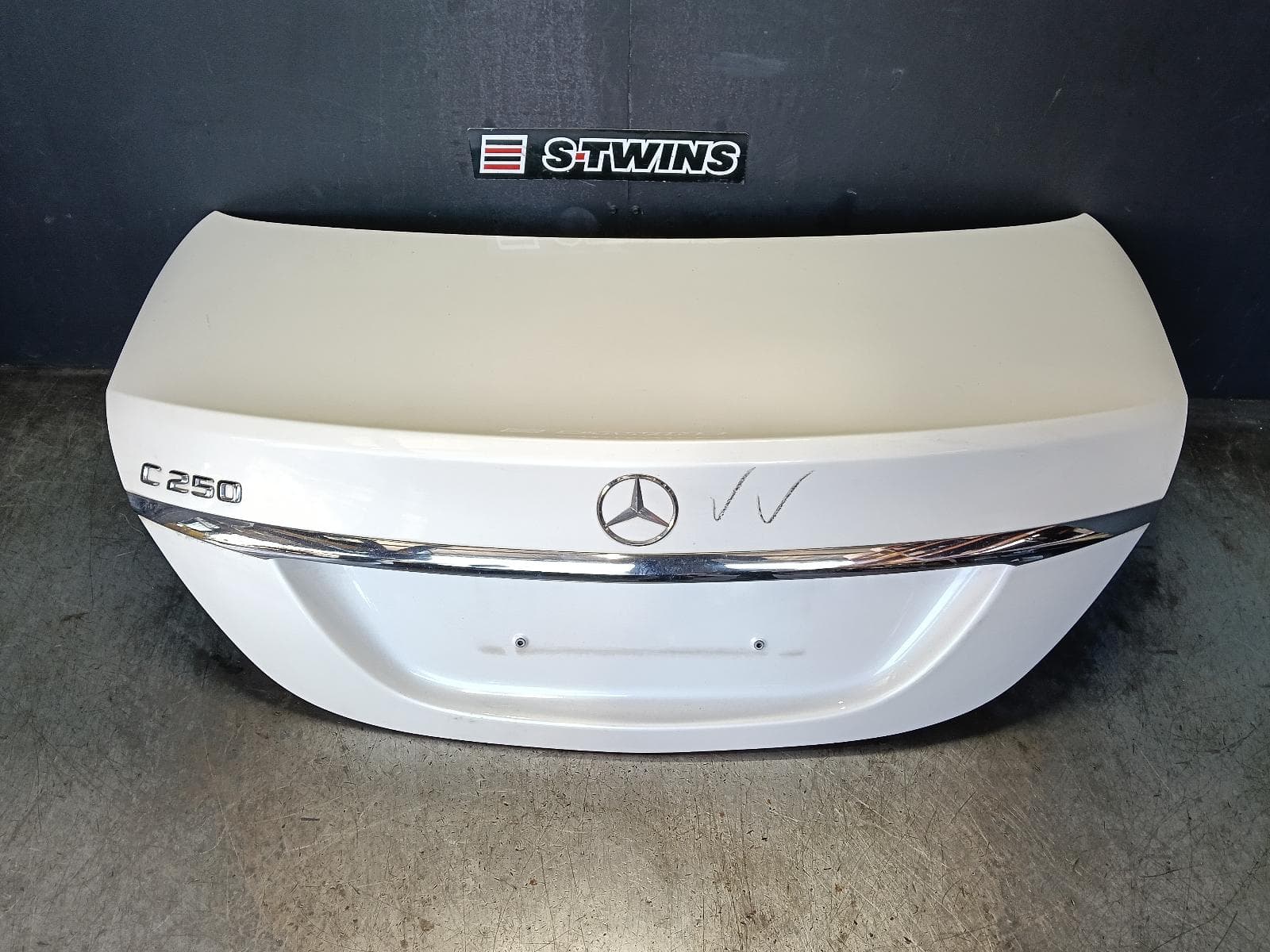 Used auto part listing image: 2016 MERCEDES C CLASS BOOTLID TAILGATE BOOTLID, W205, SEDAN, 06/14-07/18 0000421694