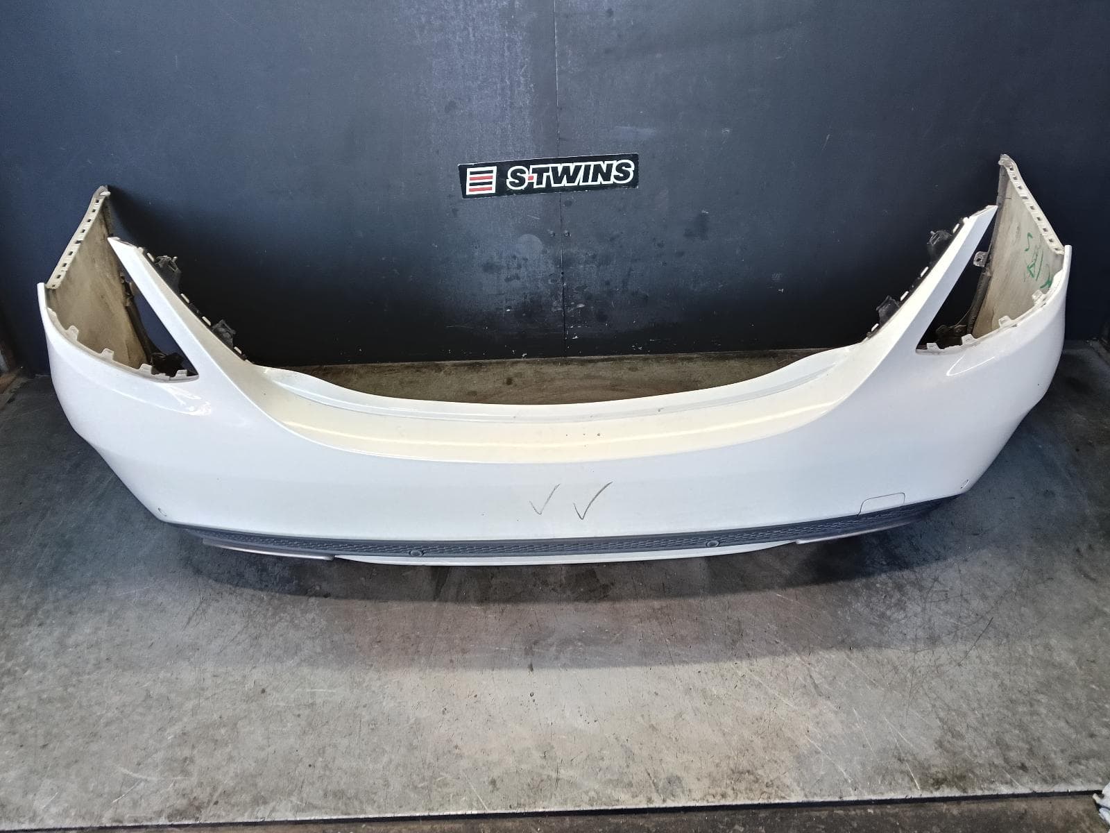 Used auto part listing image: 2016 MERCEDES C CLASS REAR BUMPER BUMPER BAR, W205, SEDAN, 06/14-09/21 0000421722