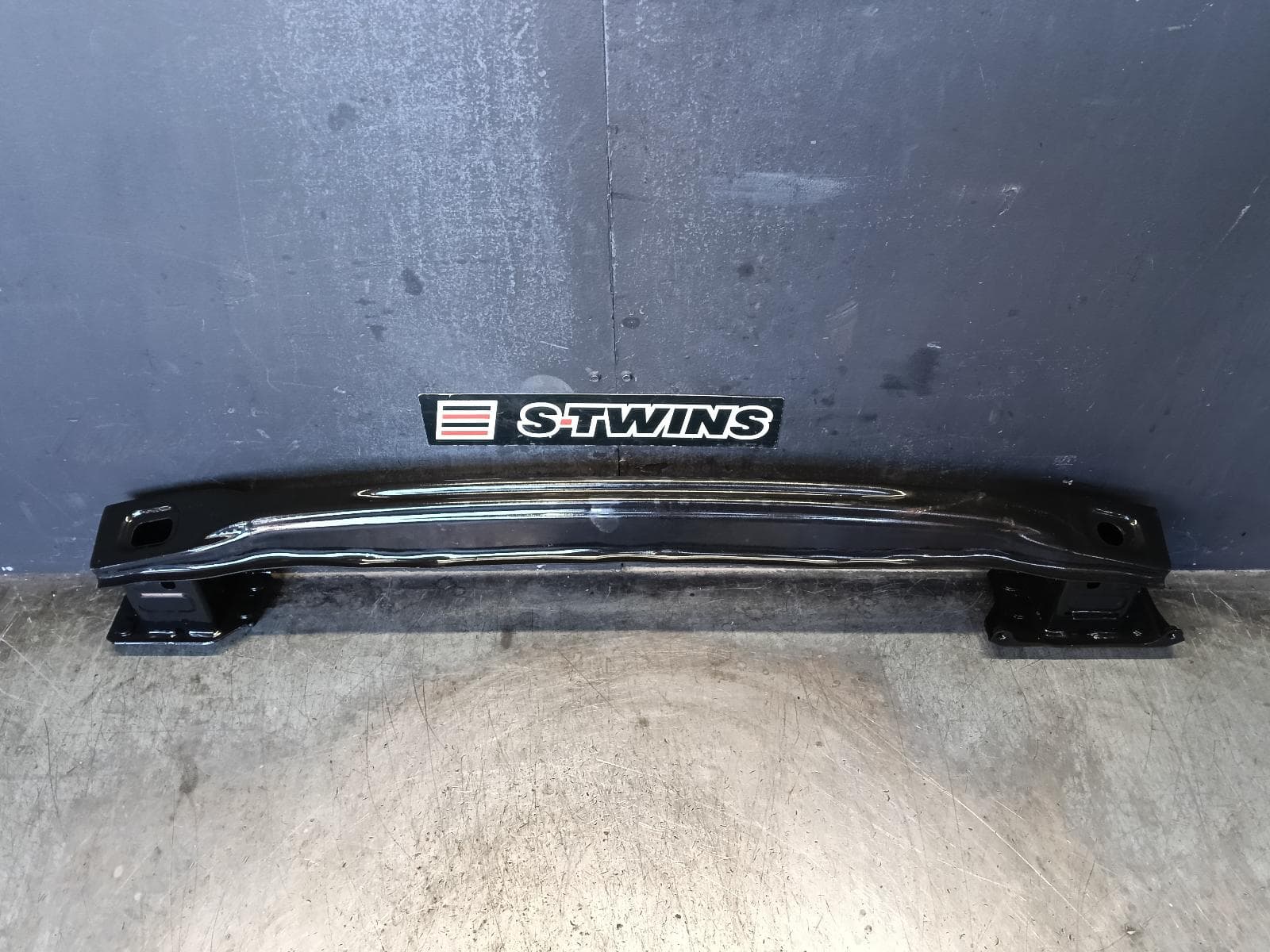 Used auto part listing image: 2016 MERCEDES C CLASS R BAR BRACKET REINFO MAIN REINFORCEMENT, W205, SEDAN, 06/14-09/21 0000421731