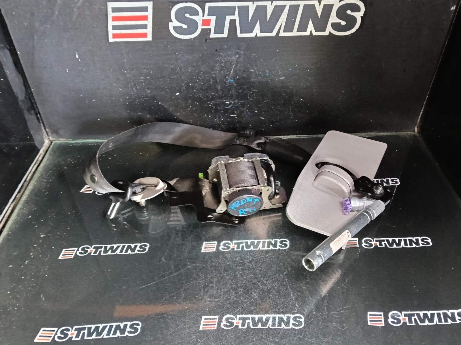 Used auto part listing image: 2016 HYUNDAI TUCSON SEAT BELT STALK RH FRONT, SEAT BELT ONLY, W/ PRE-TENSIONER TYPE, TL (VIN TMAJ), 06/15-01/21 0000421727