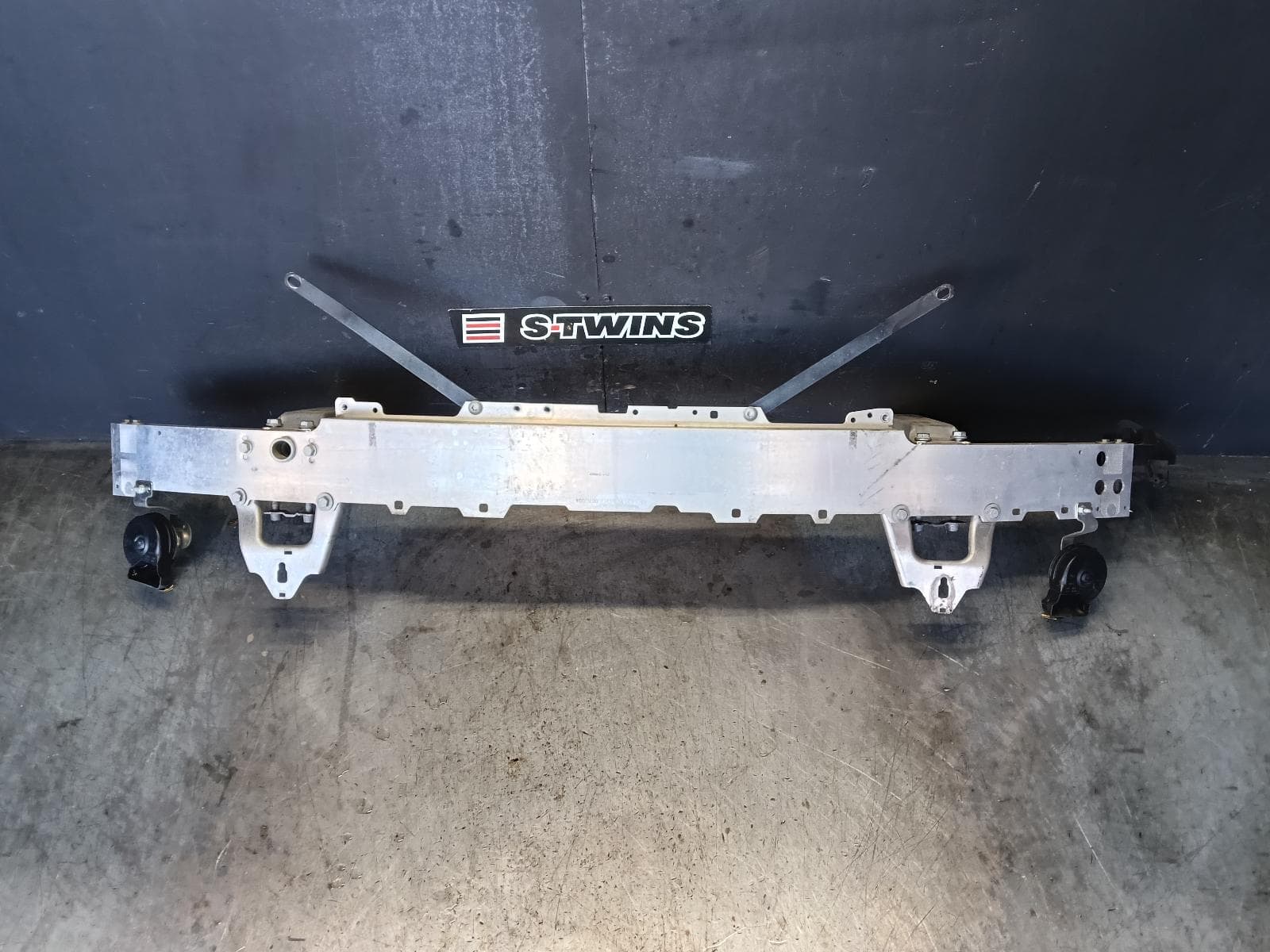 Used auto part listing image: 2014 MERCEDES C CLASS F BAR REINFORC BRACK MAIN REINFORCEMENT, W205/S205/C205/A205, SEDAN/WAGON/COUPE/CABRIO, 06/14-07/23 0000421707