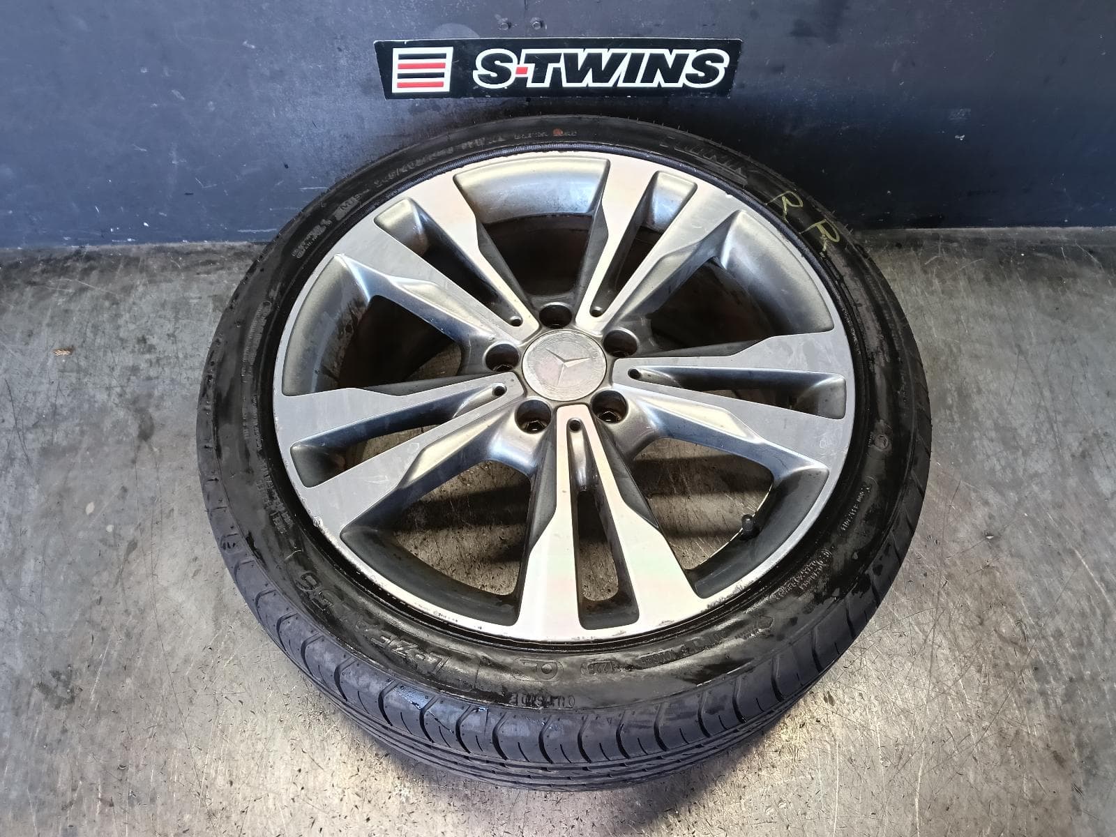 Used auto part listing image: 2014 MERCEDES C CLASS WHEEL MAG FACTORY, 18X8.5IN, 22R STAMPED ON WHEEL, REAR, W205/S205, 06/14-09/21 0000421708