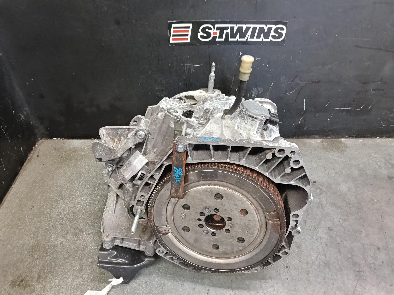 Used auto part listing image: 2017 RENAULT CAPTUR TRANS GEARBOX AUTO, FWD, PETROL, 1.2, TURBO, DC4 CODE, 6 SPEED, J87, 08/14-07/18 0000420770