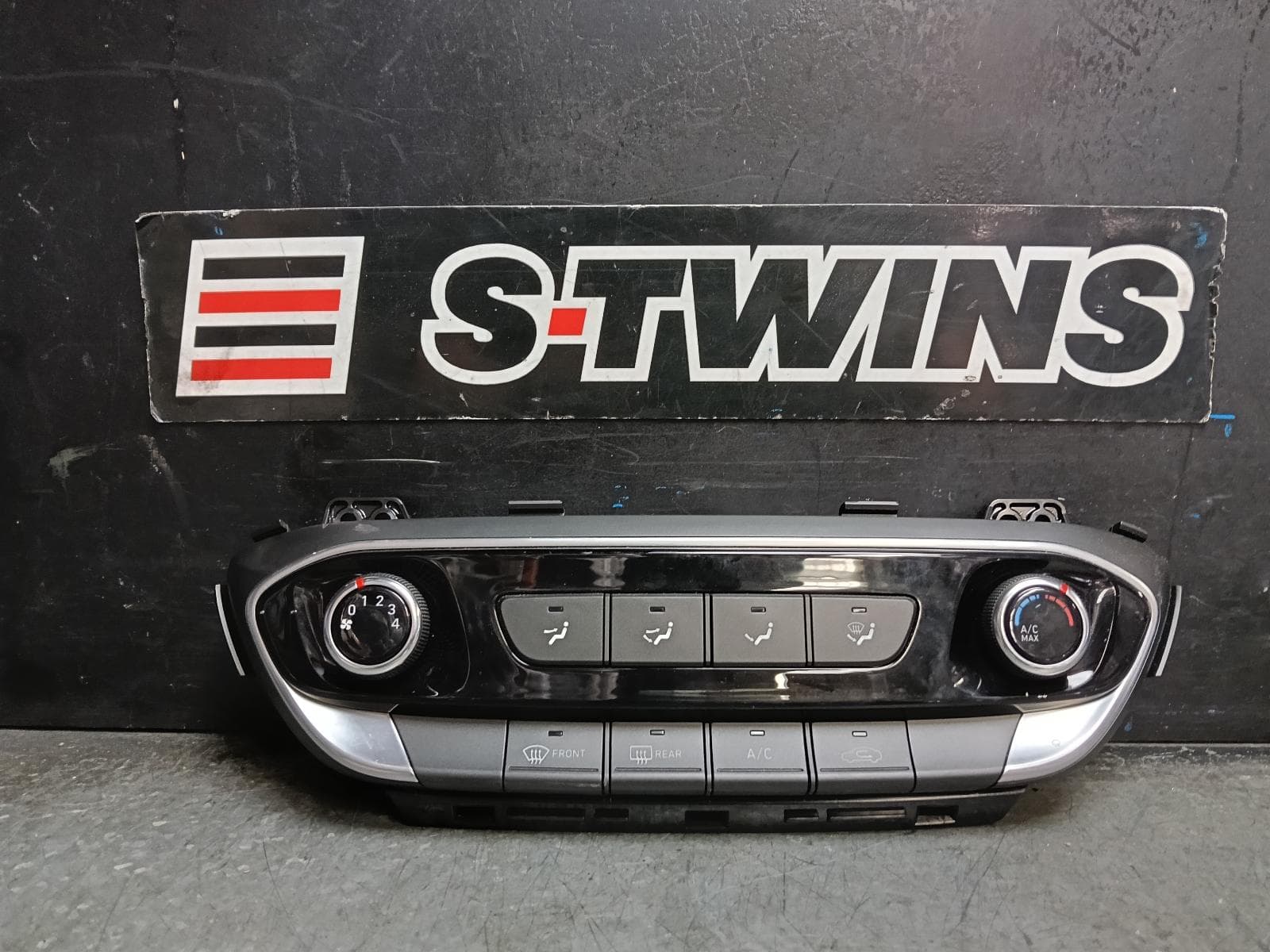 Used auto part listing image: 2021 HYUNDAI I30 HEATER AC CONTROLS PD, NON CLIMATE CONTROL TYPE, 03/17- 0000421675