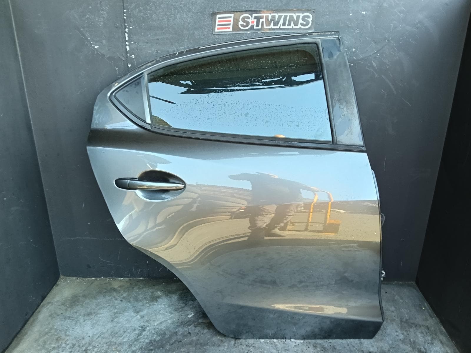 Used auto part listing image: 2019 MAZDA 2 RIGHT REAR DOOR SLIDING DJ, HATCH, 09/14- 0000421598