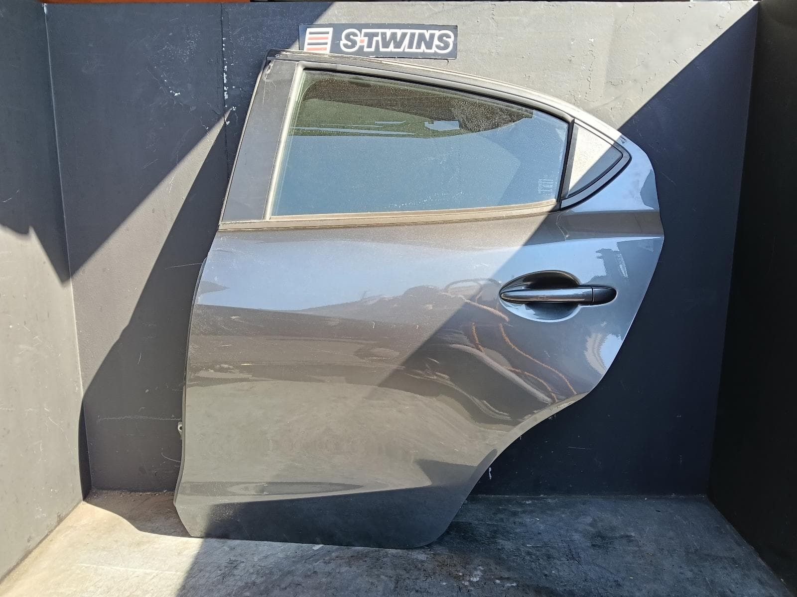 Used auto part listing image: 2019 MAZDA 2 LEFT REAR DOOR SLIDING DJ, HATCH, 09/14- 0000421601