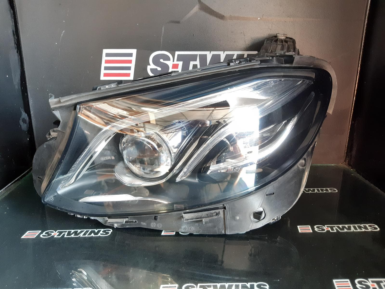 Used auto part listing image: 2017 MERCEDES E CLASS LEFT HEADLAMP W213/S213/A238/C238, ACTIVE, LED TYPE, 05/16-03/20 0000277499