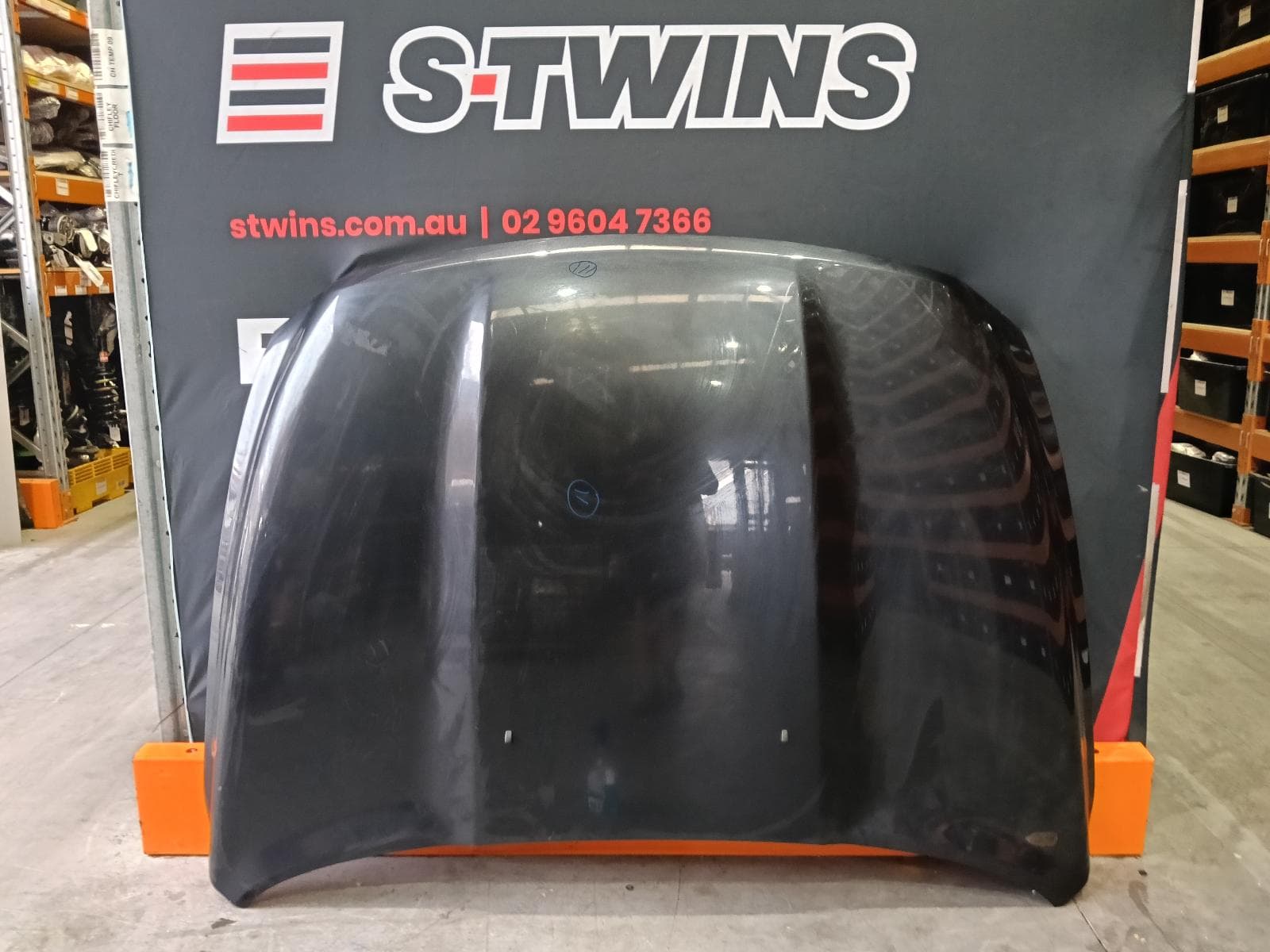 Used auto part listing image: 2019 RAM 1500 BONNET DS, NON SCOOPS TYPE, EXPRESS, 11/17-12/23 0000400370