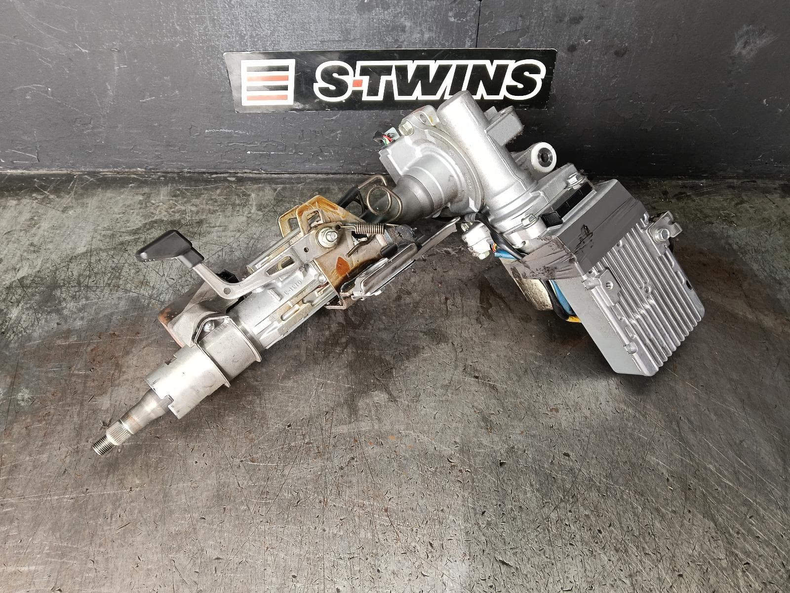 Used auto part listing image: 2018 TOYOTA RAV4 STEERING COLUMN XA40, PUSH BUTTON START TYPE, 12/12-12/18 0000415247