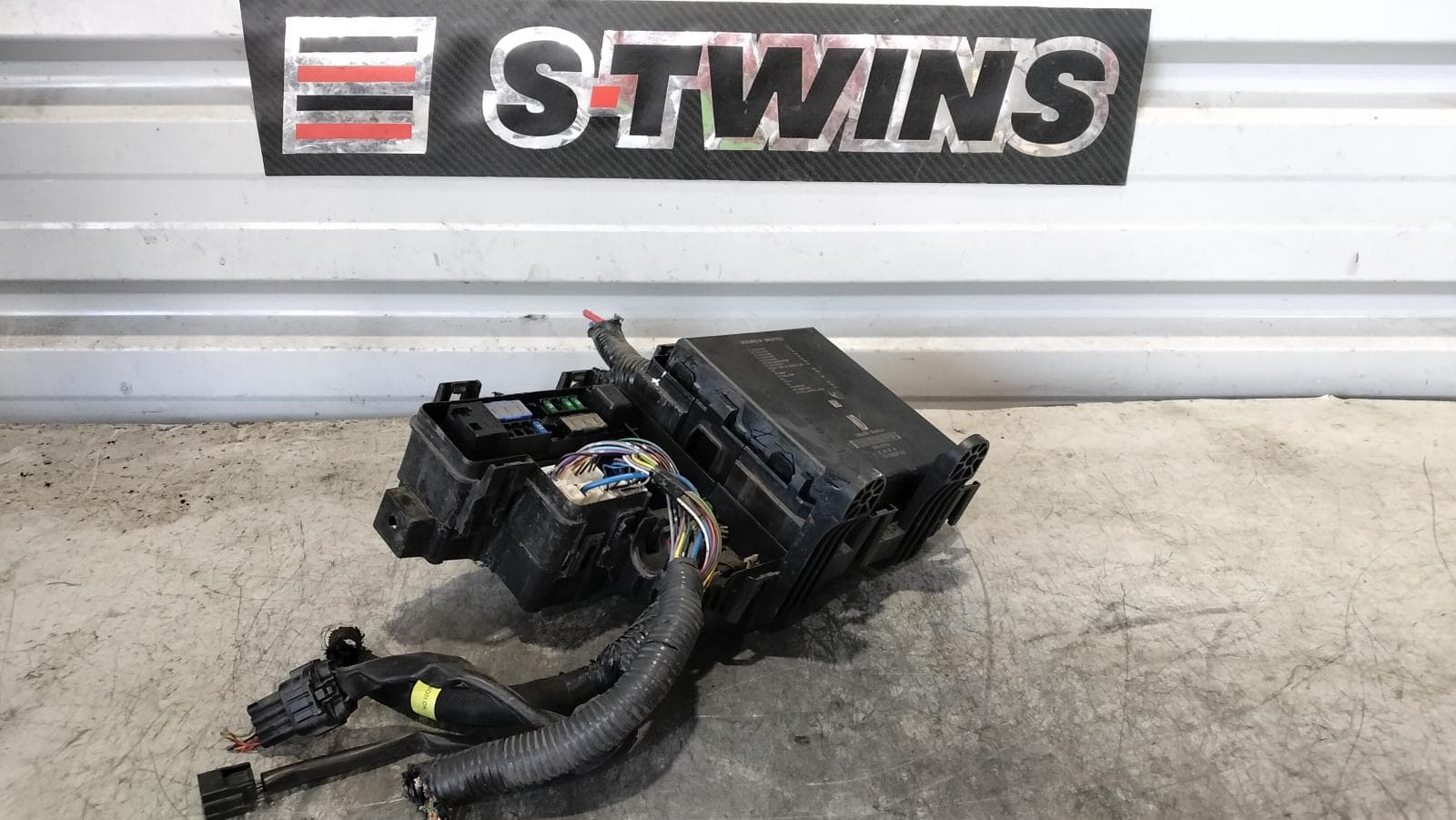 Used auto part listing image: 2016 NISSAN QASHQAI FUSE BOX J11, ENGINE BAY, 12/13-07/21 0000421696
