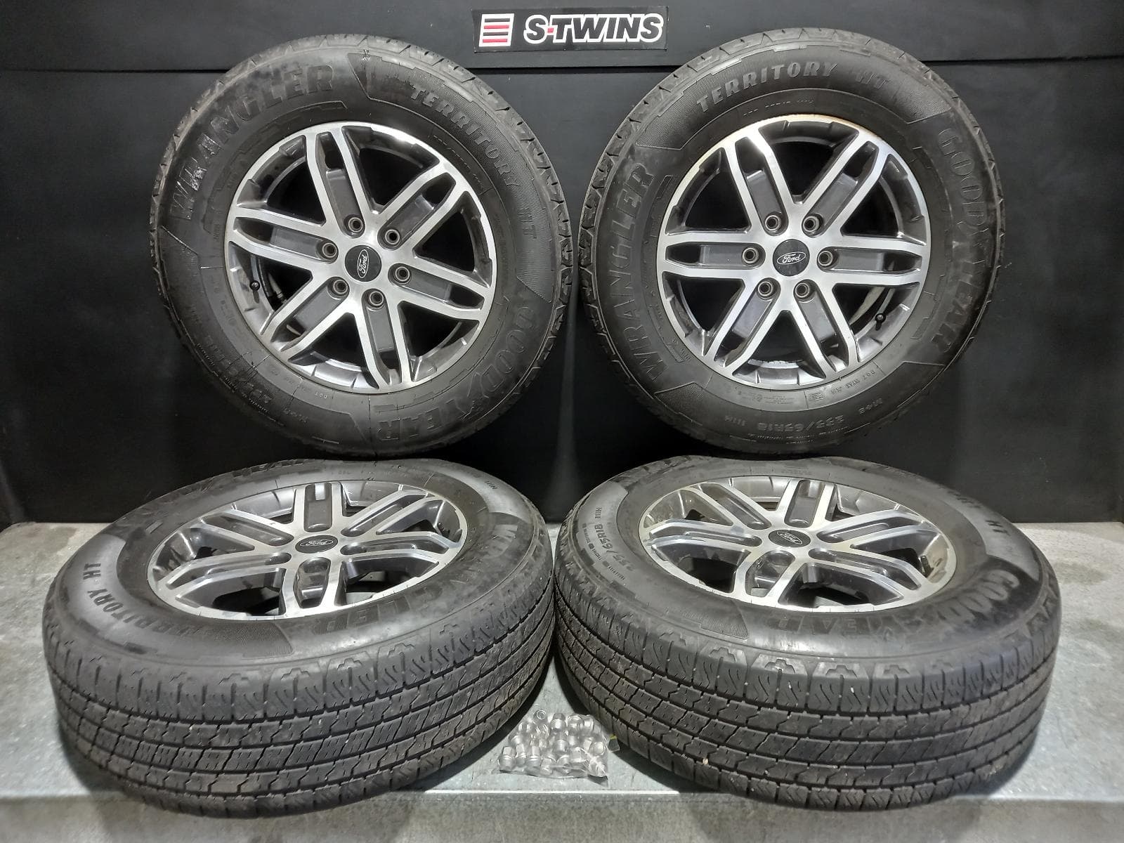 Used auto part listing image: 2022 FORD EVEREST WHEEL MAG UB, FACTORY, 18X7.5IN, 6 TWIN SPOKE, BI-COLOUR, 06/22- 0000312620