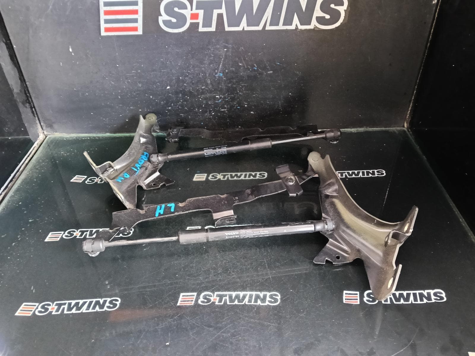 Used auto part listing image: 2019 VOLVO XC90 BONNET HINGE STRUT Mk2, 04/15- 0000421766
