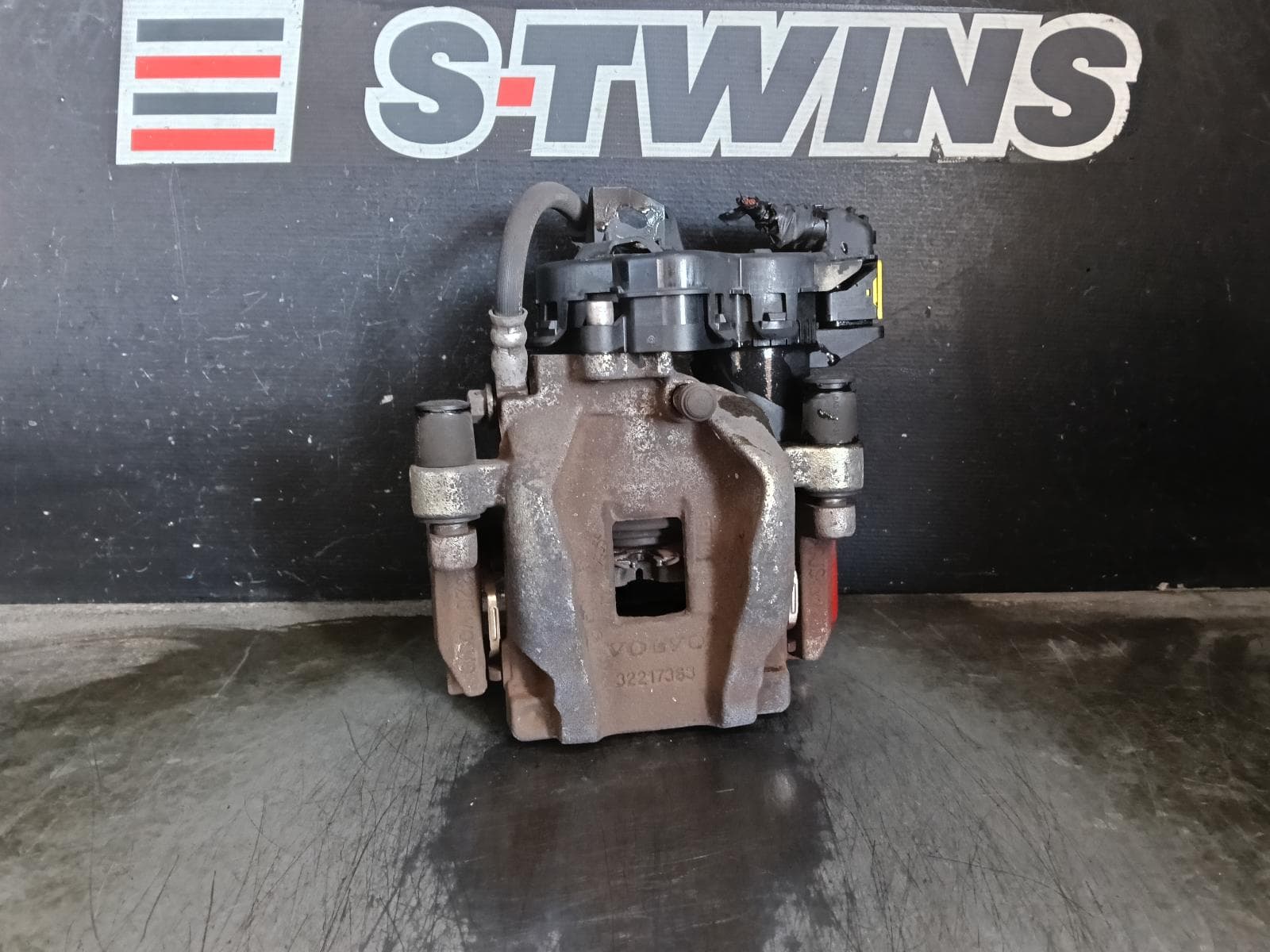 Used auto part listing image: 2019 VOLVO XC90 CALIPER LH REAR, Mk2, 04/15- 0000421778