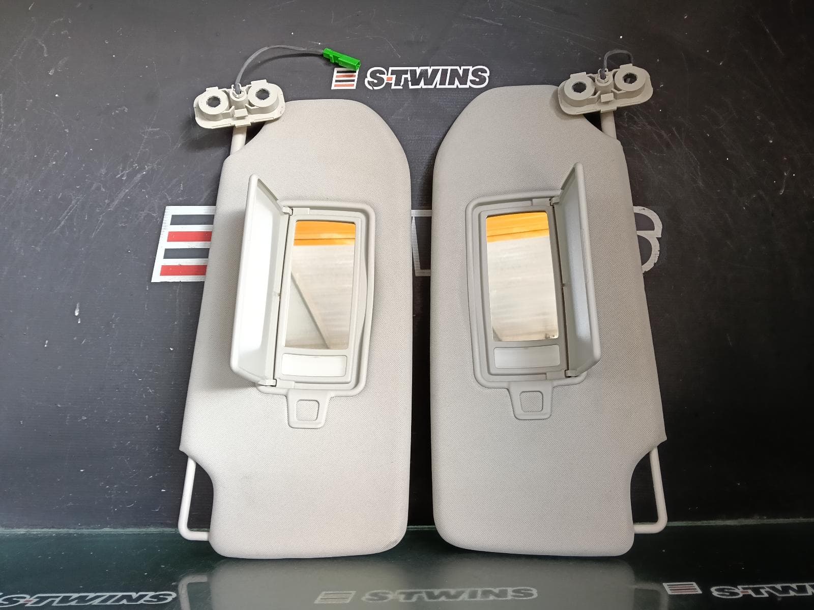 Used auto part listing image: 2019 VOLVO XC90 SUNVISOR PAIR, Mk2, 04/15- 0000421782