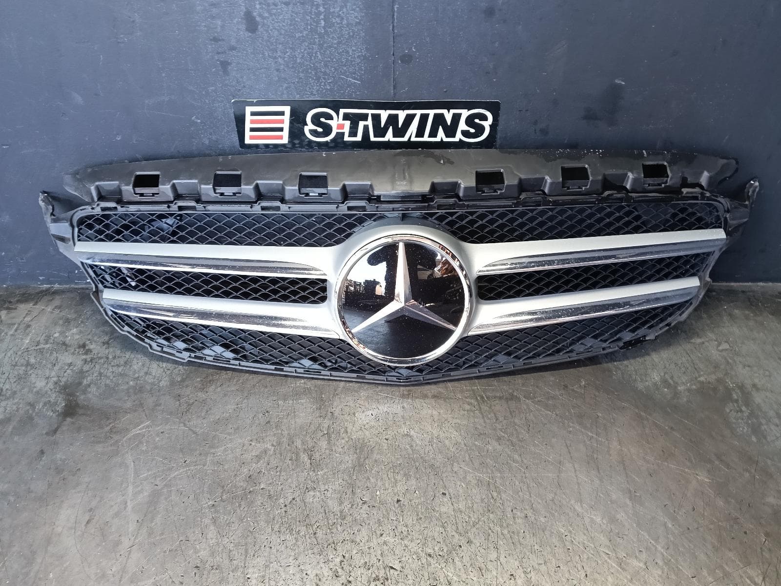 Used auto part listing image: 2016 MERCEDES C CLASS GRILLE RADIATOR GRILLE, W205/S205, SEDAN/WAGON, TWO STRIPES INSERT, W/ RADAR TYPE, 06/14-07/18 0000421841
