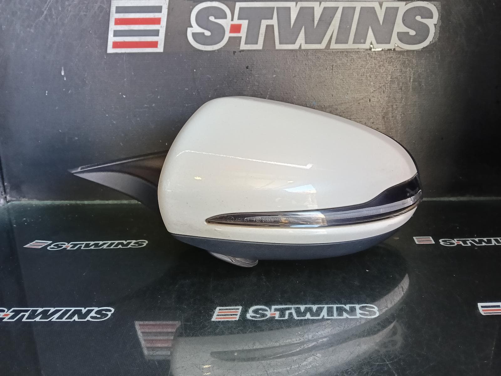 Used auto part listing image: 2016 MERCEDES C CLASS LEFT DOOR MIRROR W205/S205, SEDAN/WAGON, NON AMG, NON CAMERA, W/ MEMORY TYPE, COLOR CODED, 05/16-09/21 0000421837