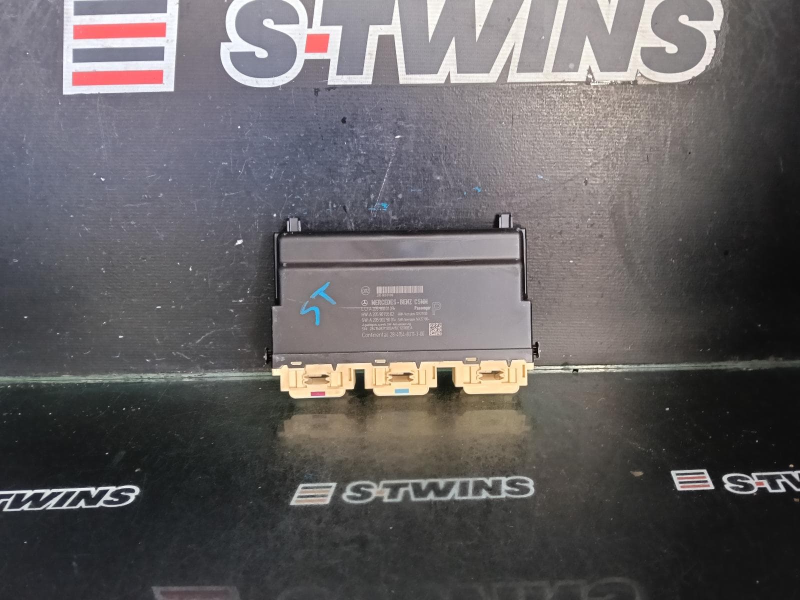 Used auto part listing image: 2016 MERCEDES C CLASS MISC SWITCH RELAY MEMORY SEAT SWITCH, LH SIDE, W205, 06/14-07/23 0000421839