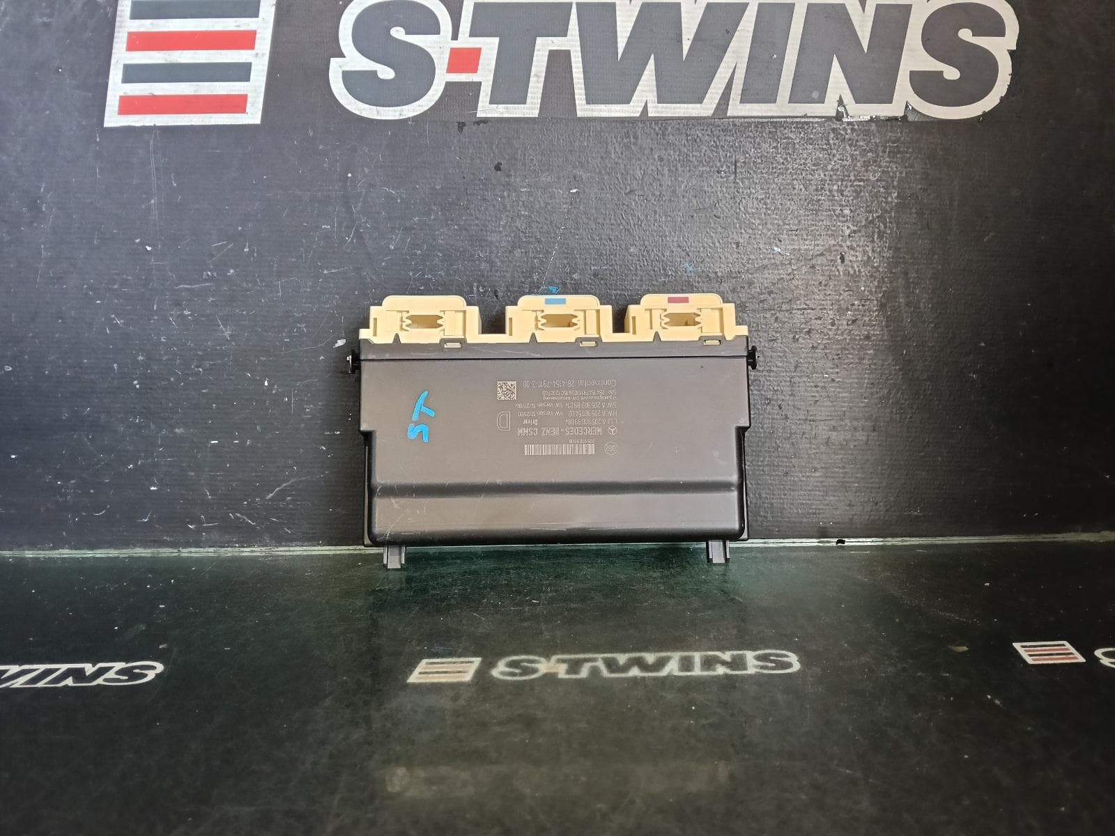 Used auto part listing image: 2016 MERCEDES C CLASS MISC SWITCH RELAY MEMORY SEAT SWITCH, RH SIDE, W205, 06/14-07/23 0000421840