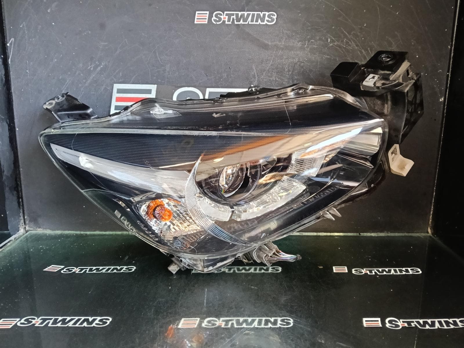 Used auto part listing image: 2019 MAZDA 2 RIGHT HEADLAMP DJ, W/ LED TYPE, 08/15-10/19 0000421800