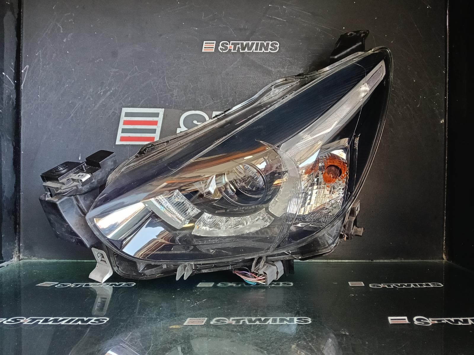 Used auto part listing image: 2019 MAZDA 2 LEFT HEADLAMP DJ, W/ LED TYPE, 08/15-10/19 0000421801