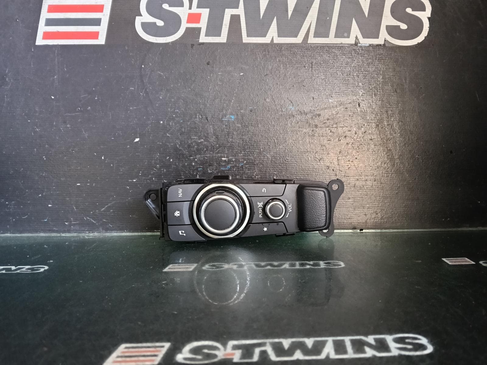 Used auto part listing image: 2019 MAZDA 2 COMMANDER CONTROLS, DJ, 09/14- 0000421808