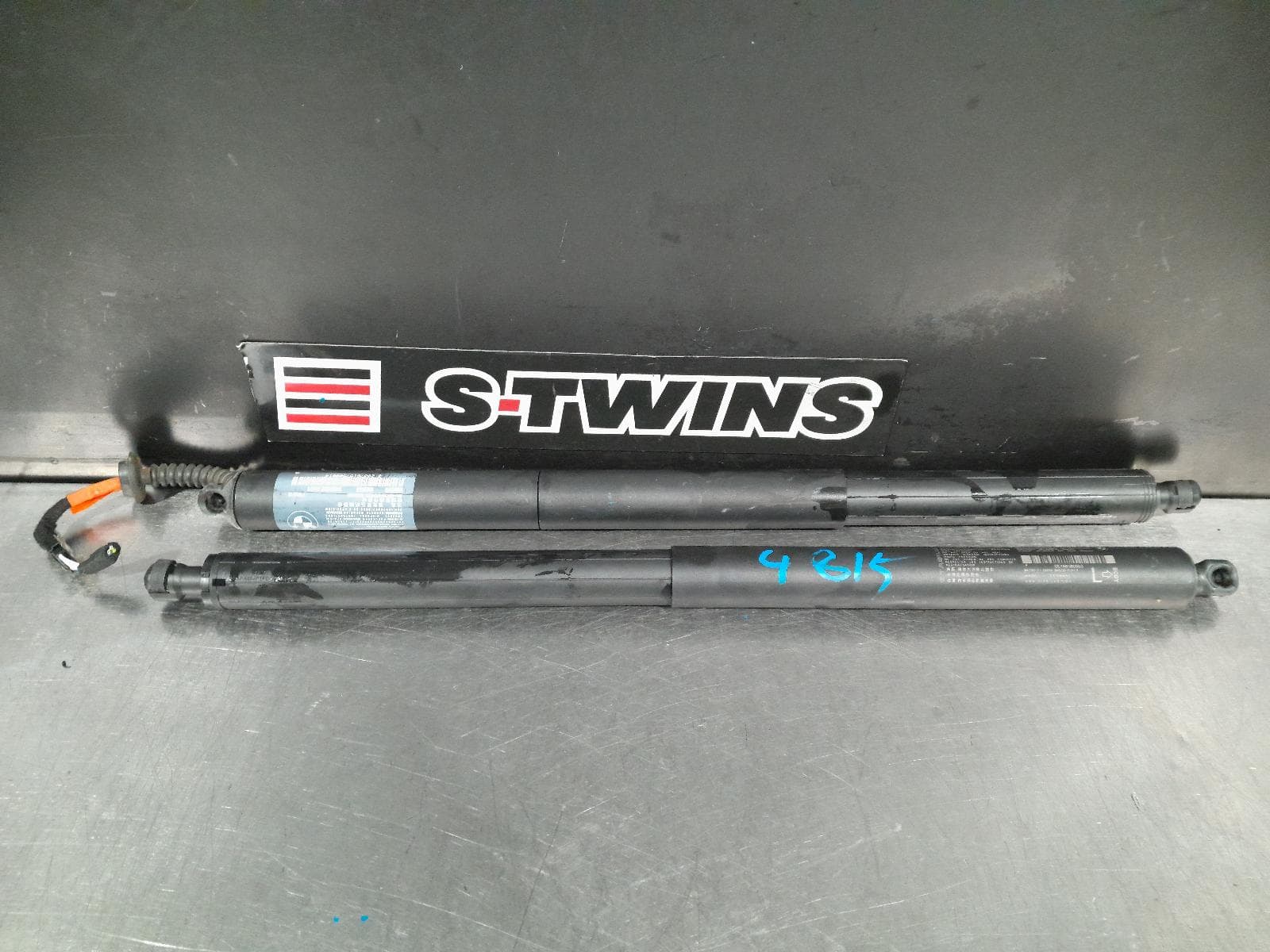 Used auto part listing image: 2020 BMW X1 HATCH STRUT F48, TAILGATE STRUT (PAIR), 08/15-06/22 0000294291
