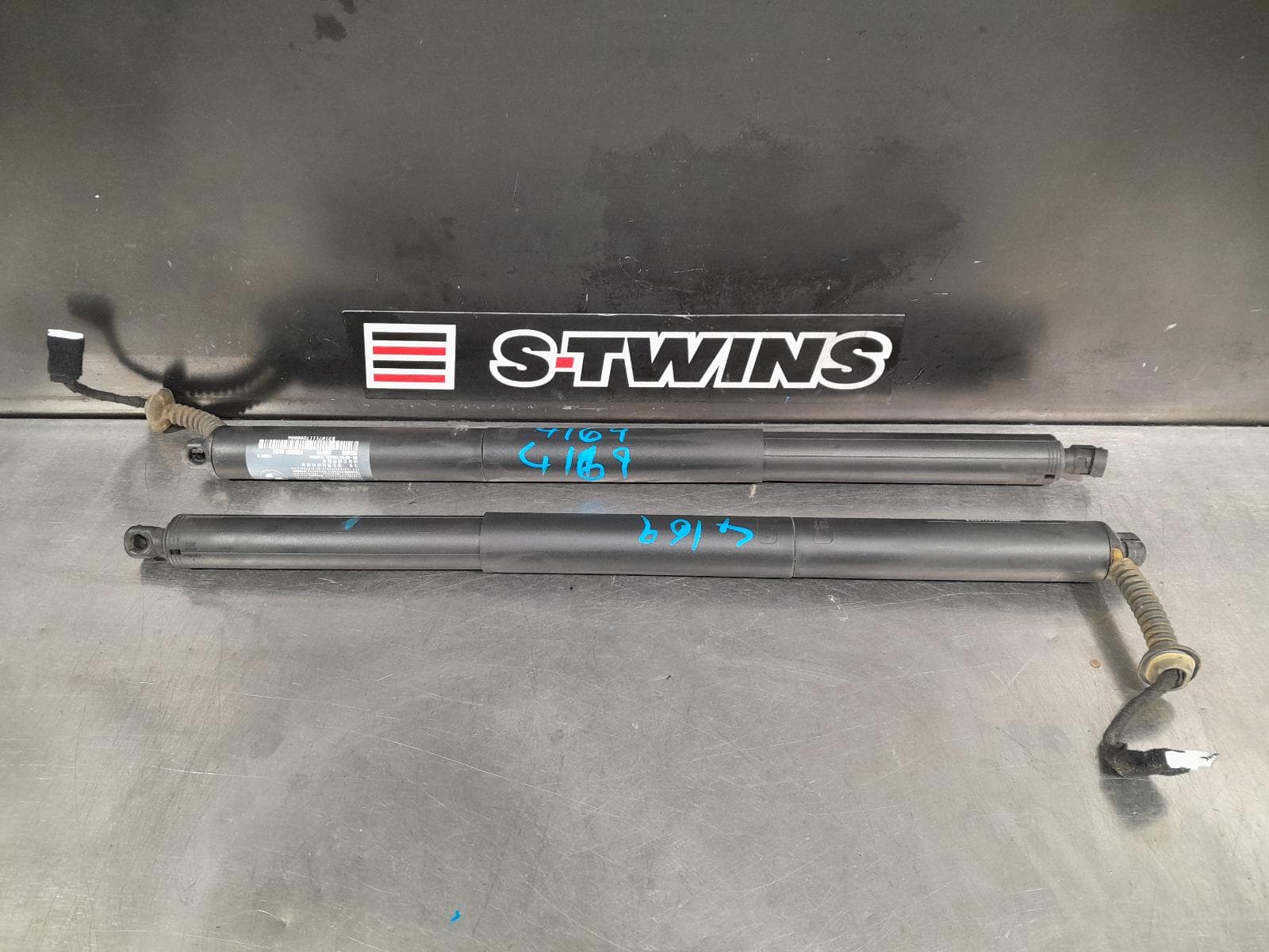 Used auto part listing image: 2016 BMW X1 HATCH STRUT F48, TAILGATE STRUT (PAIR), 08/15-06/22 0000302340