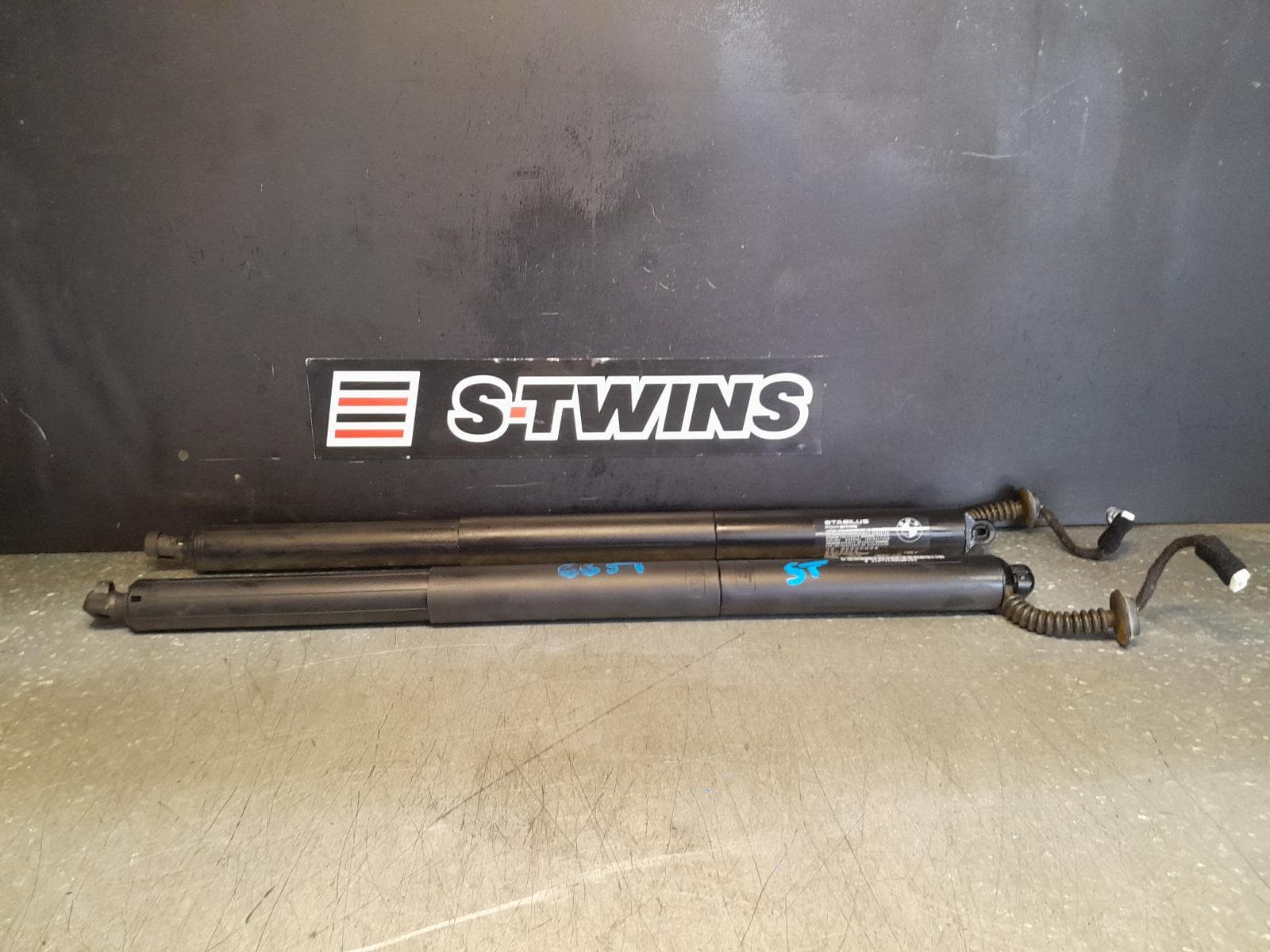 Used auto part listing image: 2016 BMW X1 HATCH STRUT F48, TAILGATE STRUT (PAIR), 08/15-06/22 0000345354