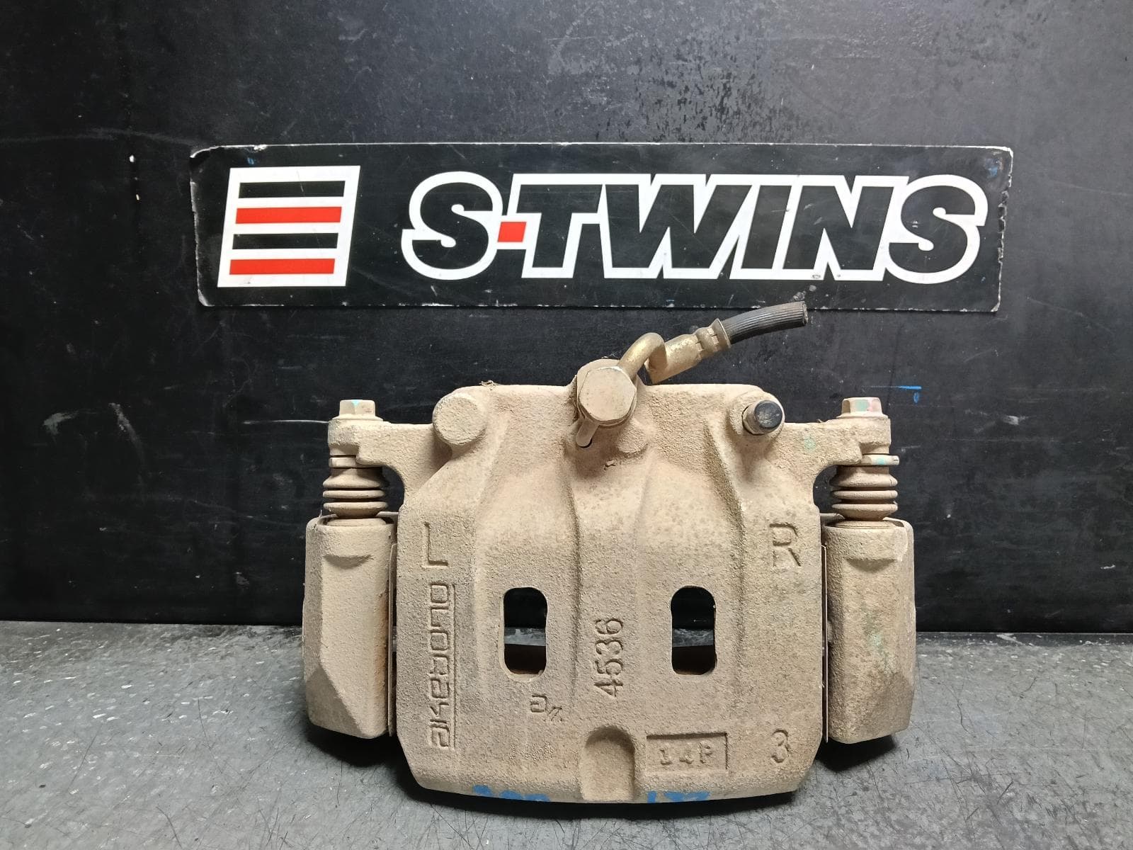 Used auto part listing image: 2021 ISUZU MU-X CALIPER RH FRONT, 85GGR, 11/13-02/21 0000421623
