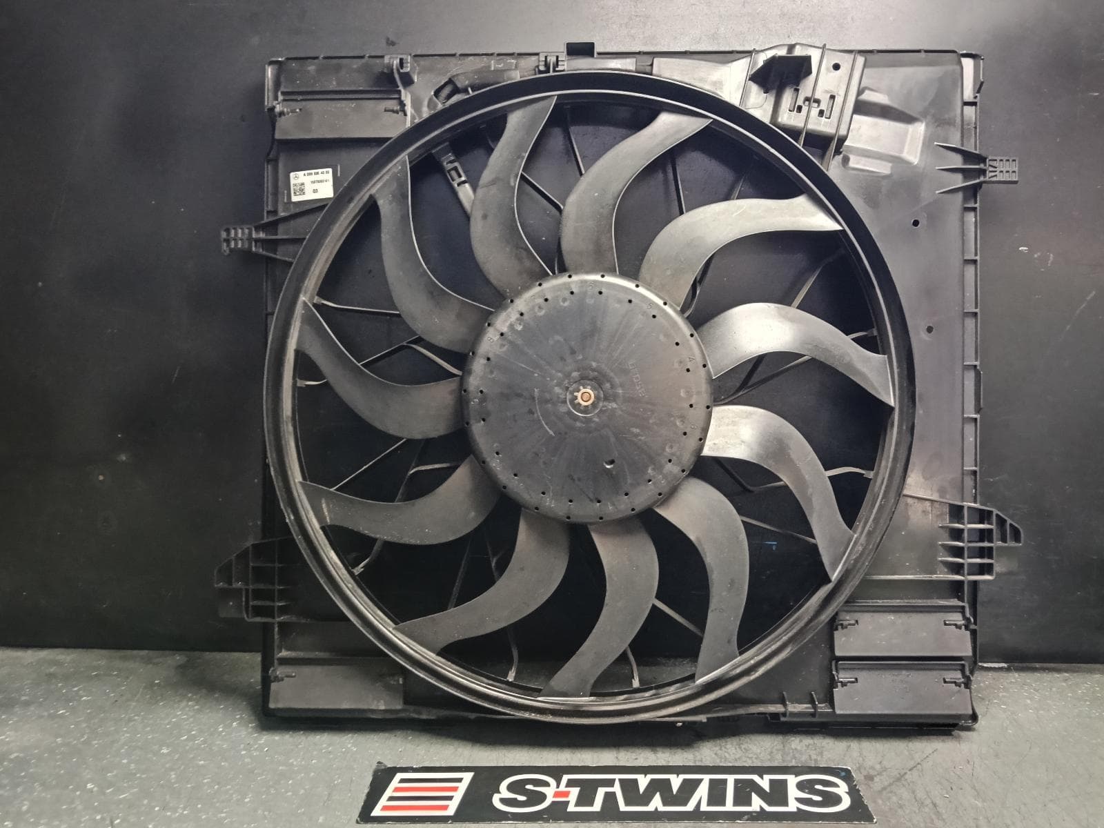 Used auto part listing image: 2015 MERCEDES GLE CLASS FAN RADIATOR FAN, GLE350d/GLE450 AMG/GLE43 AMG/GLE63S AMG, C292, 06/15-04/19 0000421654