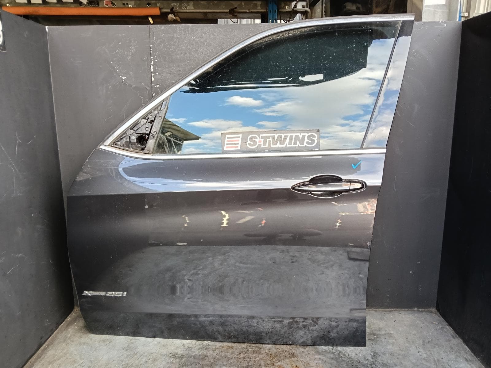 Used auto part listing image: 2017 BMW X5 LEFT FRONT DOOR F15, 09/13-07/18 0000422066