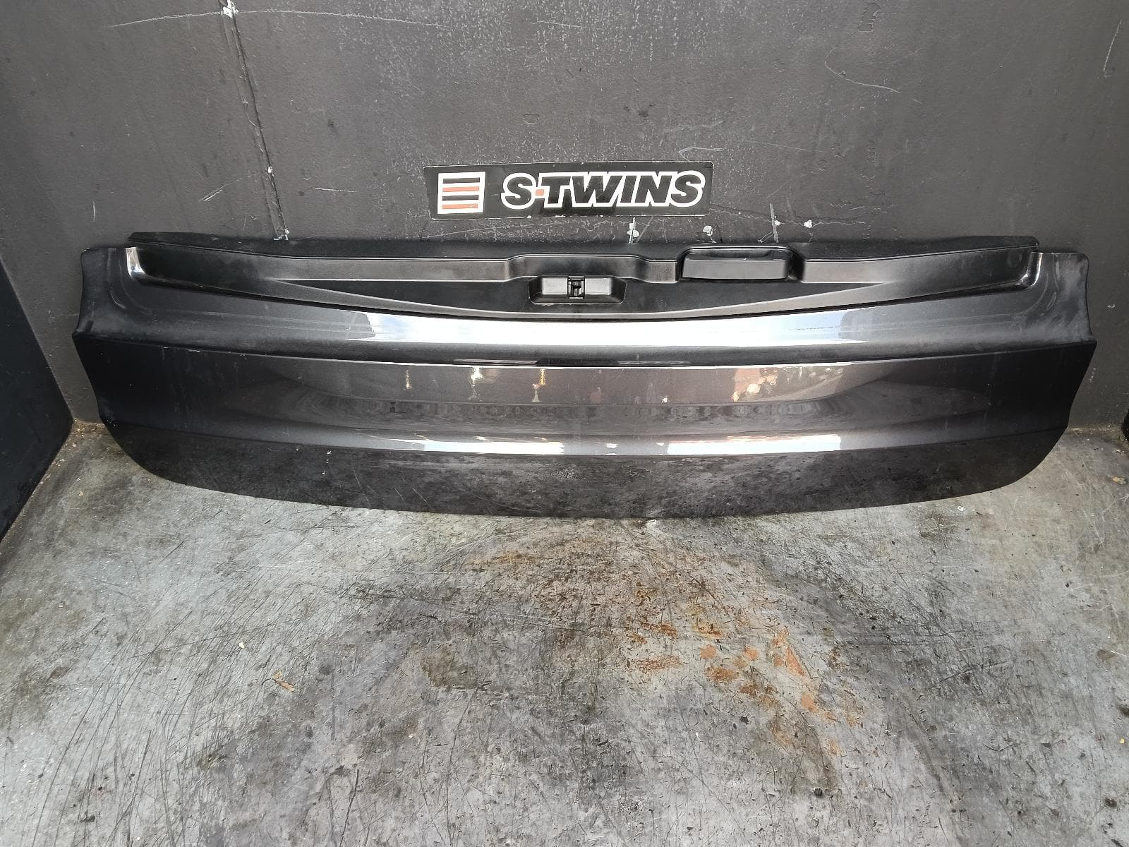 Used auto part listing image: 2017 BMW X5 BOOTLID TAILGATE TAILGATE (LOWER), F15, 09/13-07/18 0000422069