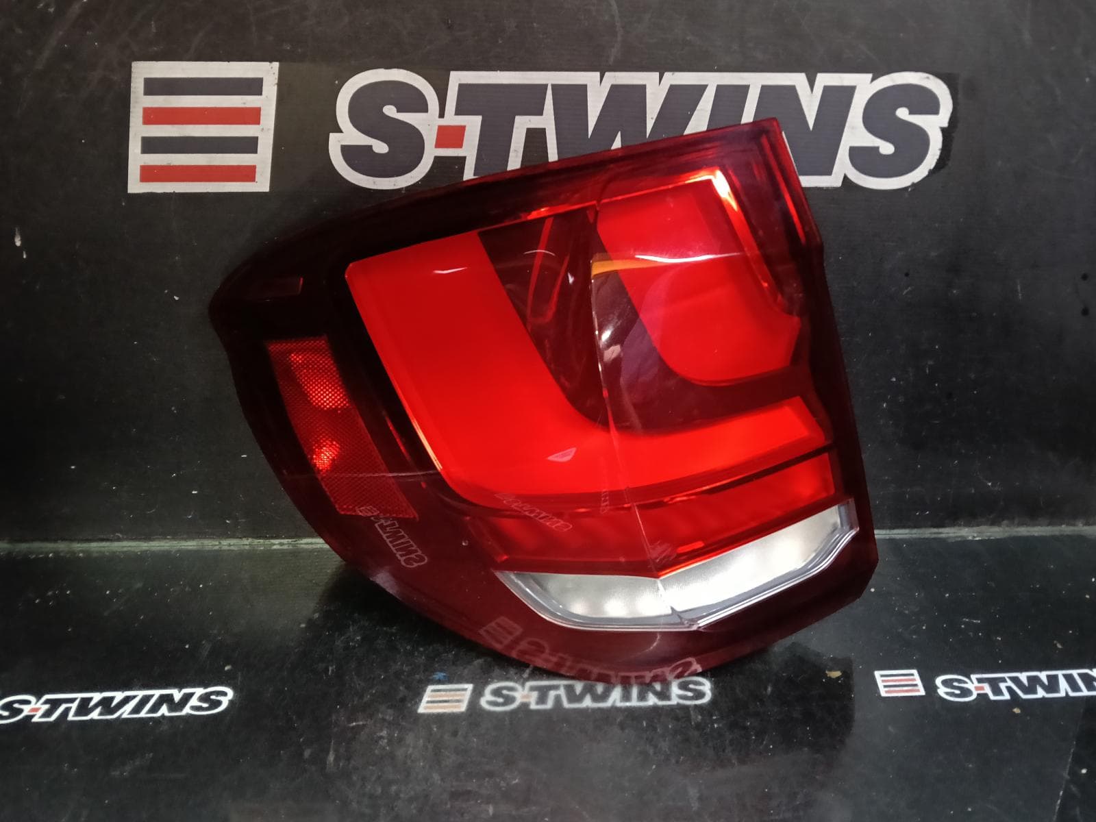 Used auto part listing image: 2017 BMW X5 LEFT TAILLIGHT F15/F85, 09/13-07/18 0000422123