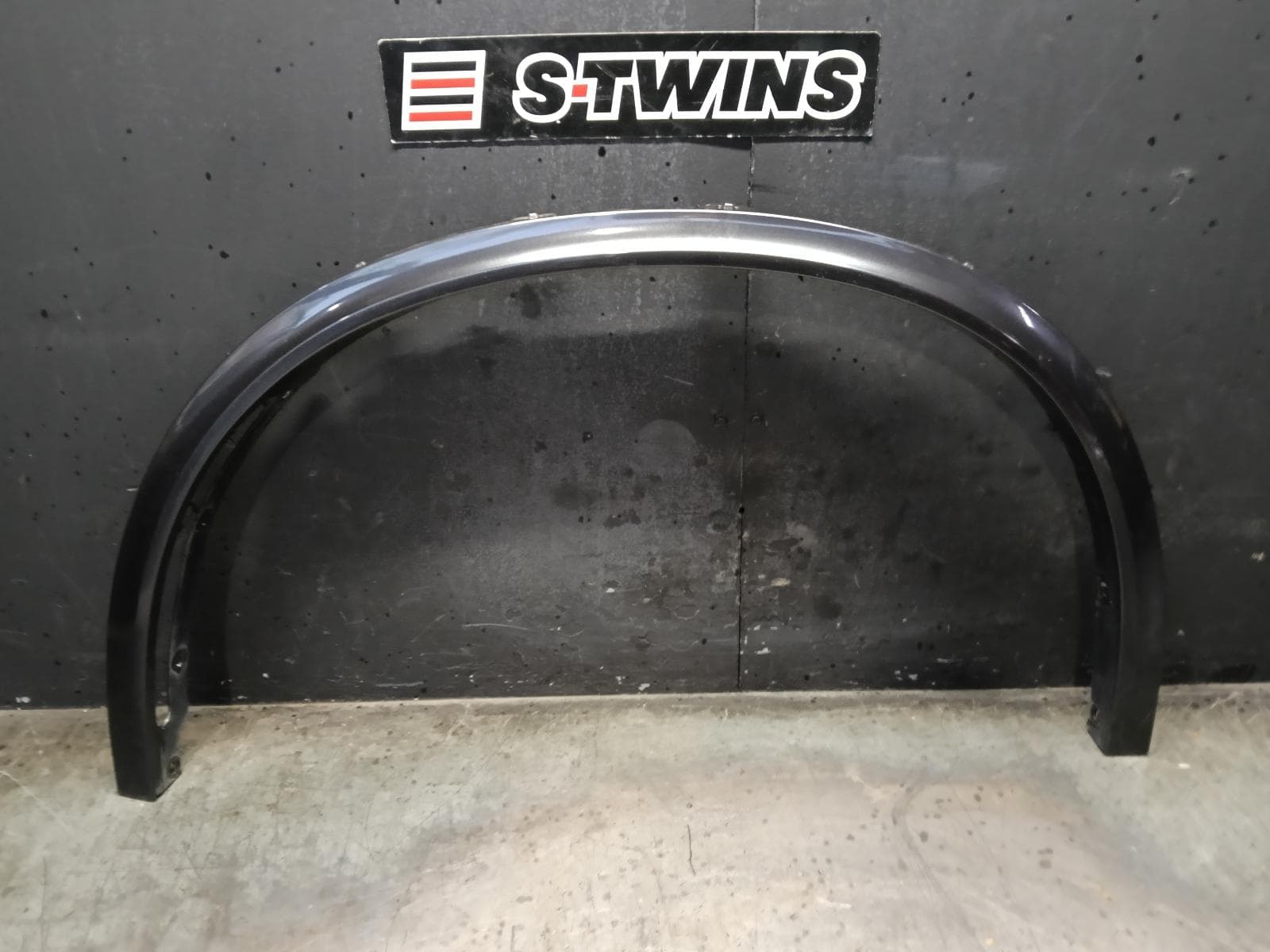 Used auto part listing image: 2017 BMW X5 WHEEL ARCH FLARE F15, LH FRONT, COLOUR CODED, 09/13-07/18 0000422118