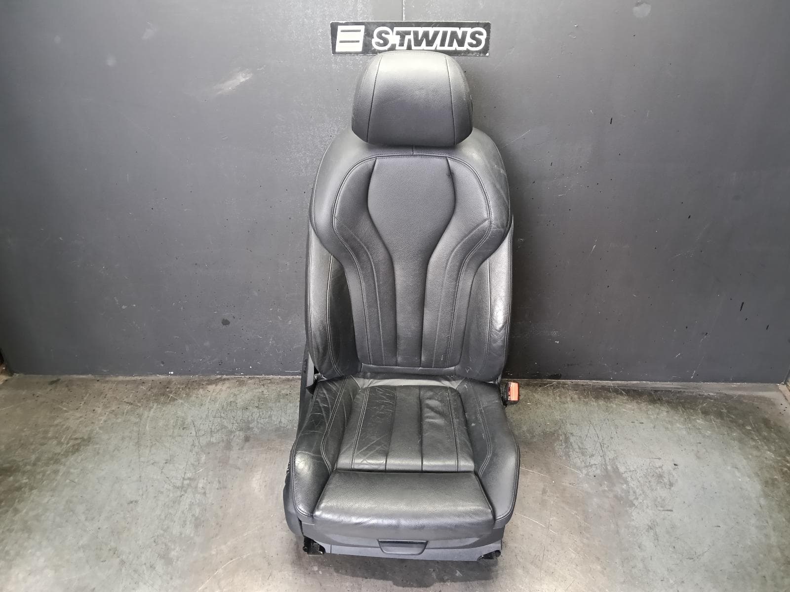 Used auto part listing image: 2017 BMW X5 FRONT SEAT RH FRONT, F15, LEATHER, BLACK, 09/13-07/18 0000422081