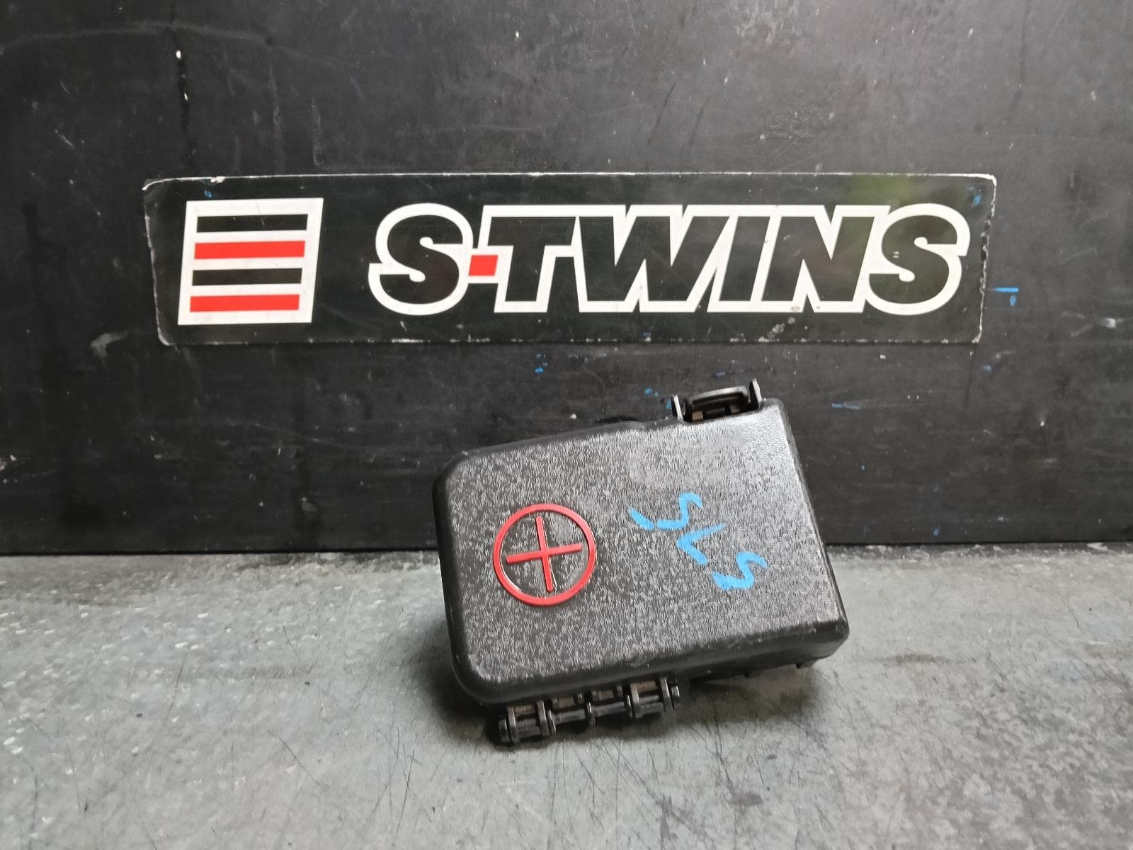 Used auto part listing image: 2014 KIA CERATO BATTERY TERMINAL POSITIVE TERMINAL, YD, 04/13-05/18 0000421995