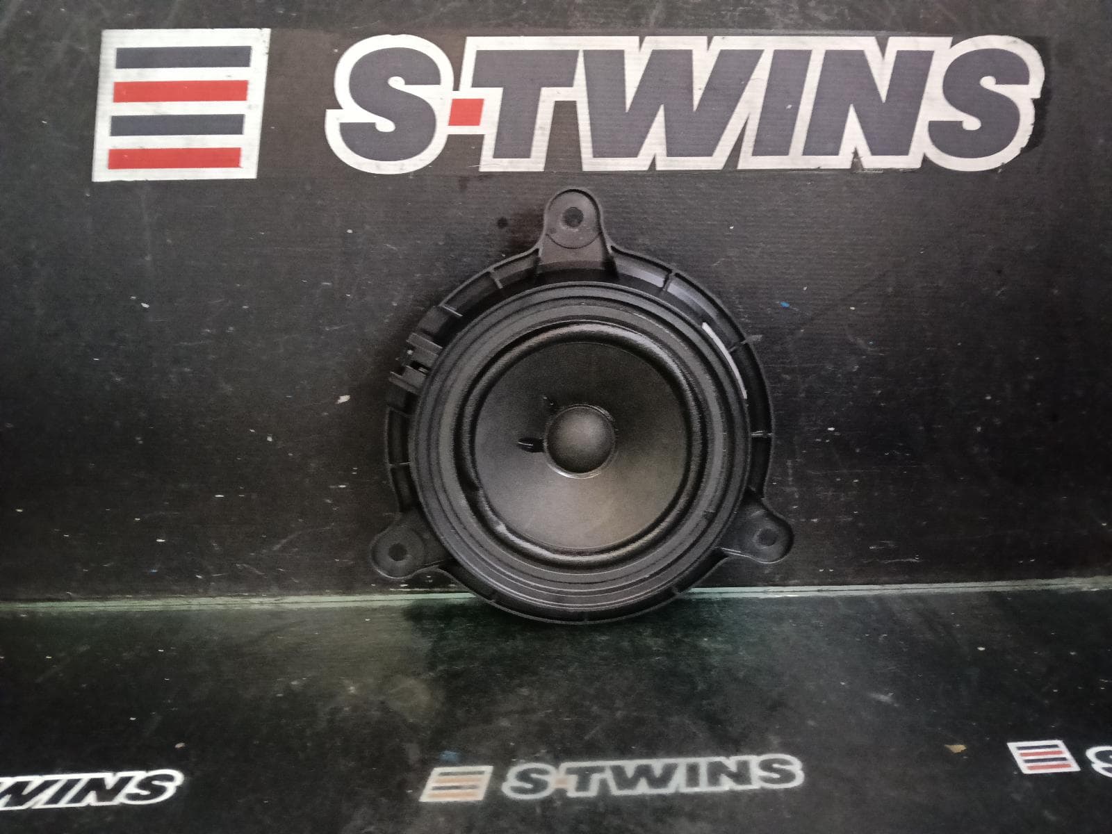Used auto part listing image: 2020 MAZDA CX5 SPEAKER REAR, BOSE TYPE, KF, 02/17-03/26 0000422088